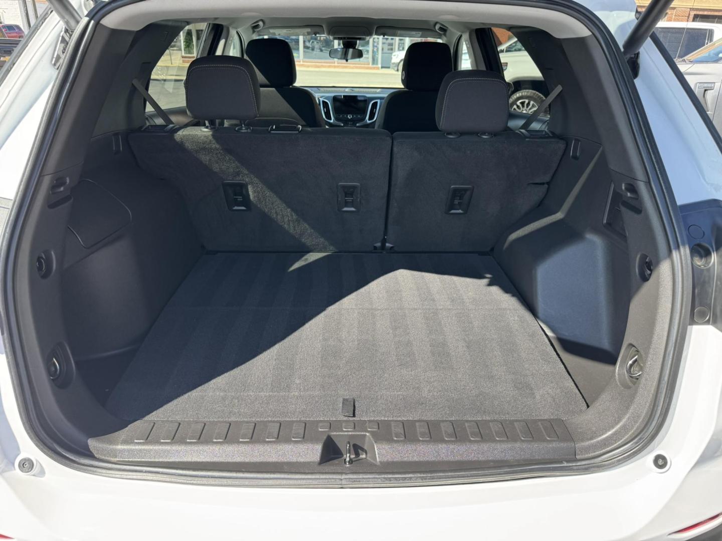 2022 WHITE /Black Chevrolet Equinox LT AWD (3GNAXUEV5NS) with an 1.5L L4 DOHC 16V TURBO engine, 6A transmission, located at 116 5th Avenue South, Lewistown, MT, 59457, 47.063877, -109.427879 - Photo#9