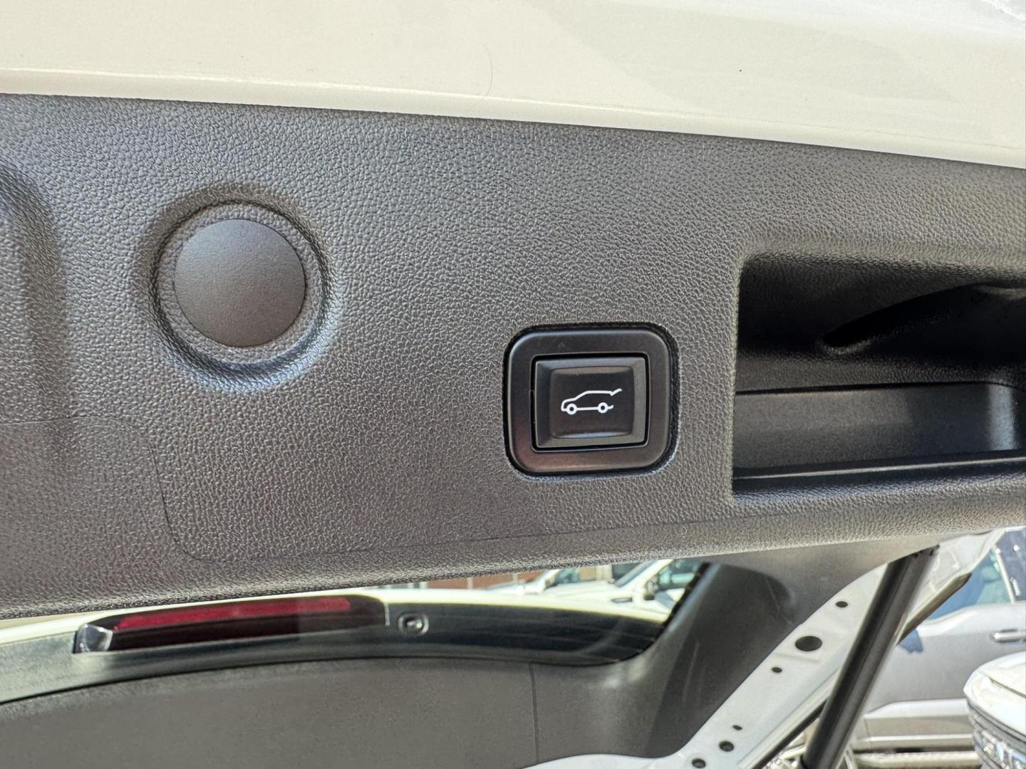 2022 WHITE /Black Chevrolet Equinox LT AWD (3GNAXUEV5NS) with an 1.5L L4 DOHC 16V TURBO engine, 6A transmission, located at 116 5th Avenue South, Lewistown, MT, 59457, 47.063877, -109.427879 - Photo#10