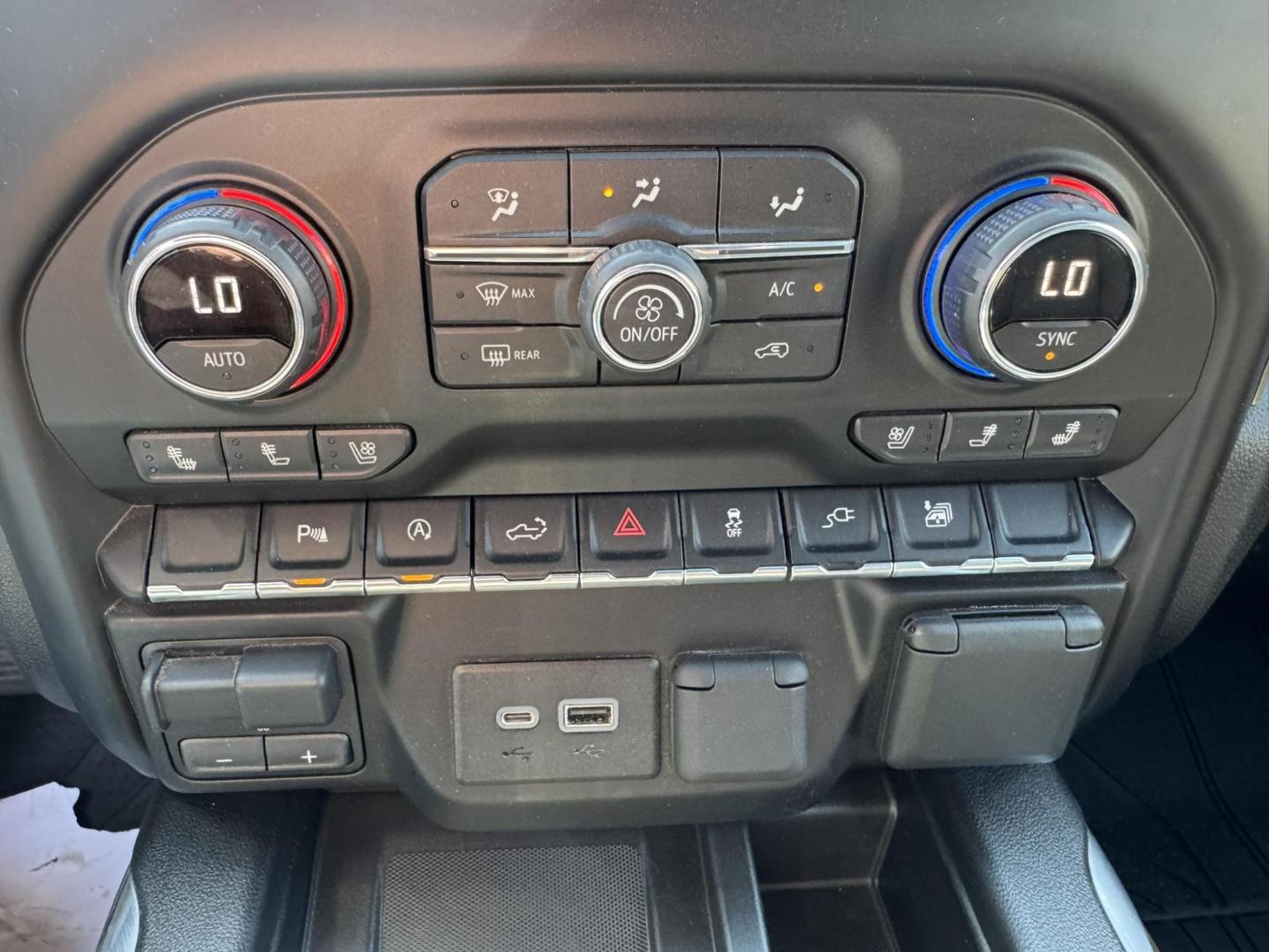 2020 Blue /Black Chevrolet Silverado 1500 High Country Crew Cab Long Box 4WD (1GCUYHELXLZ) with an 6.2L V8 OHV 16V engine, 6A transmission, located at 116 5th Avenue South, Lewistown, MT, 59457, 47.063877, -109.427879 - 2020 Chevrolet Silverado 1500 Crew Cab High Country, the perfect blend of premium comfort and powerful performance. Equipped with a strong V8 engine and smooth-shifting transmission, this truck delivers plenty of muscle for towing, hauling, or everyday driving. The High Country trim surrounds you - Photo#21