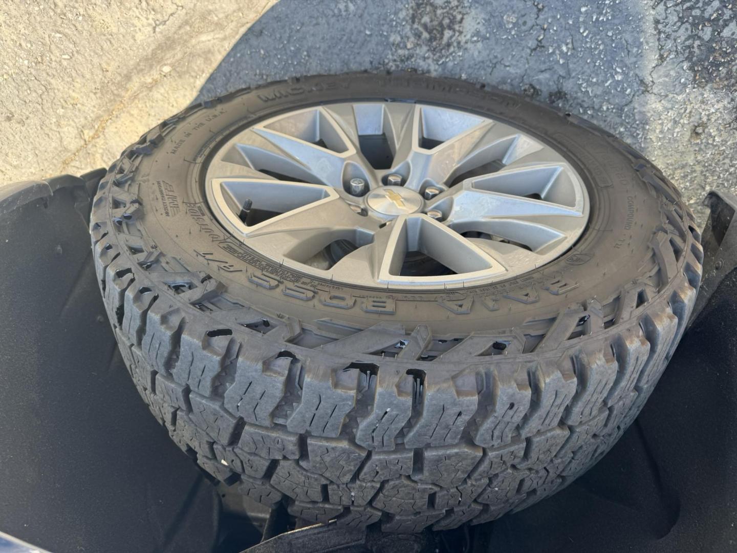 2020 Blue /Black Chevrolet Silverado 1500 High Country Crew Cab Long Box 4WD (1GCUYHELXLZ) with an 6.2L V8 OHV 16V engine, 6A transmission, located at 116 5th Avenue South, Lewistown, MT, 59457, 47.063877, -109.427879 - 2020 Chevrolet Silverado 1500 Crew Cab High Country, the perfect blend of premium comfort and powerful performance. Equipped with a strong V8 engine and smooth-shifting transmission, this truck delivers plenty of muscle for towing, hauling, or everyday driving. The High Country trim surrounds you - Photo#26