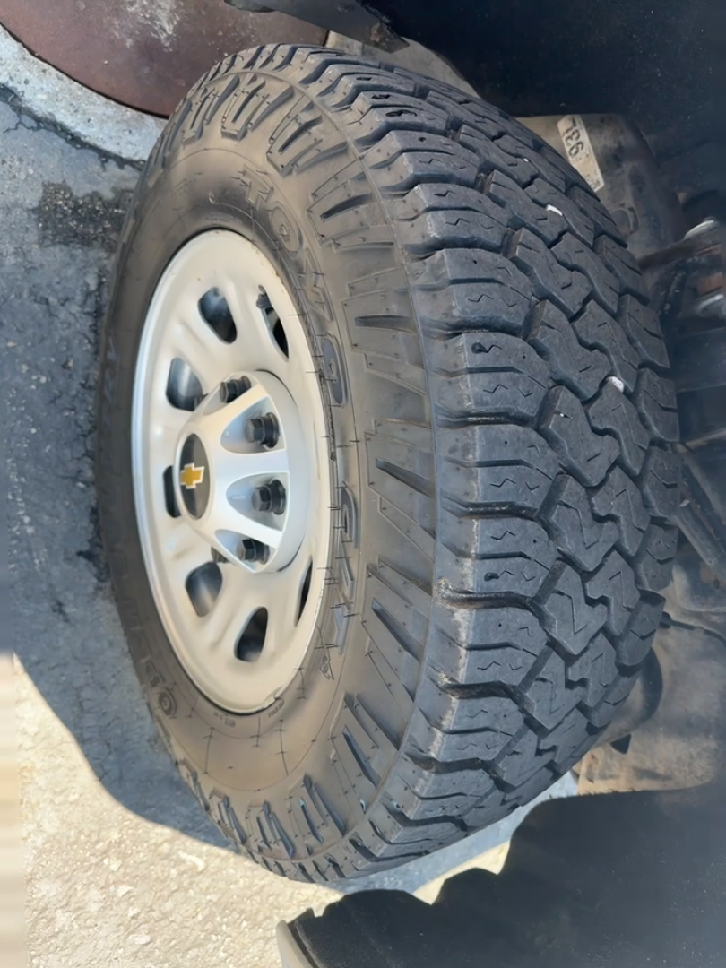2018 Silver /Grey Chevrolet Silverado 3500HD Work Truck Double Cab Long Box 4WD (1GC2KYEG4JZ) with an 6.0L V8 OHV 16V FFV engine, 6A transmission, located at 116 5th Avenue South, Lewistown, MT, 59457, 47.063877, -109.427879 - If you need serious muscle, this 2018 Chevy Silverado 3500 HD 4x4 Work Truck is built to get the job done. Powered by a proven 6.0L V8 and paired with a heavy-duty 6-speed automatic, this long box double cab hauls, tows, and handles business without breaking a sweat. 4WD gives you confident tractio- Photo#16