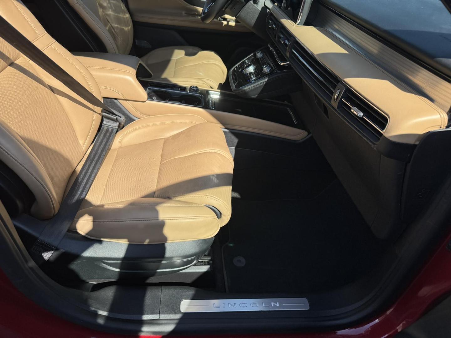 2021 Maroon /Brown Lincoln Corsair Reserve AWD (5LMCJ2DH9MU) with an 2.3L L4 DOHC 16V engine, 8A transmission, located at 116 5th Avenue South, Lewistown, MT, 59457, 47.063877, -109.427879 - Take a look at this 2021 Lincoln Corsair Reserve AWD – a luxury crossover that delivers comfort, performance, and style in a size that’s easy to live with. Under the hood you’ll find a turbocharged engine paired with Lincoln’s all-wheel drive system for confident driving in any season. Insid - Photo#7