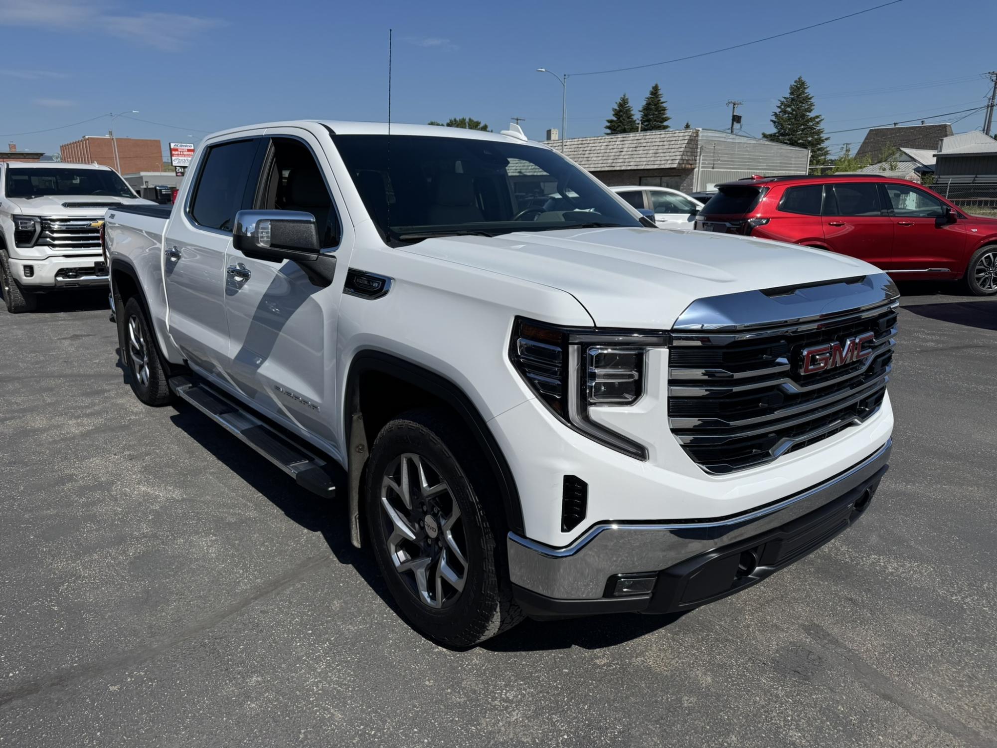 photo of 2022 GMC Sierra 1500 SLT Crew Cab 4WD