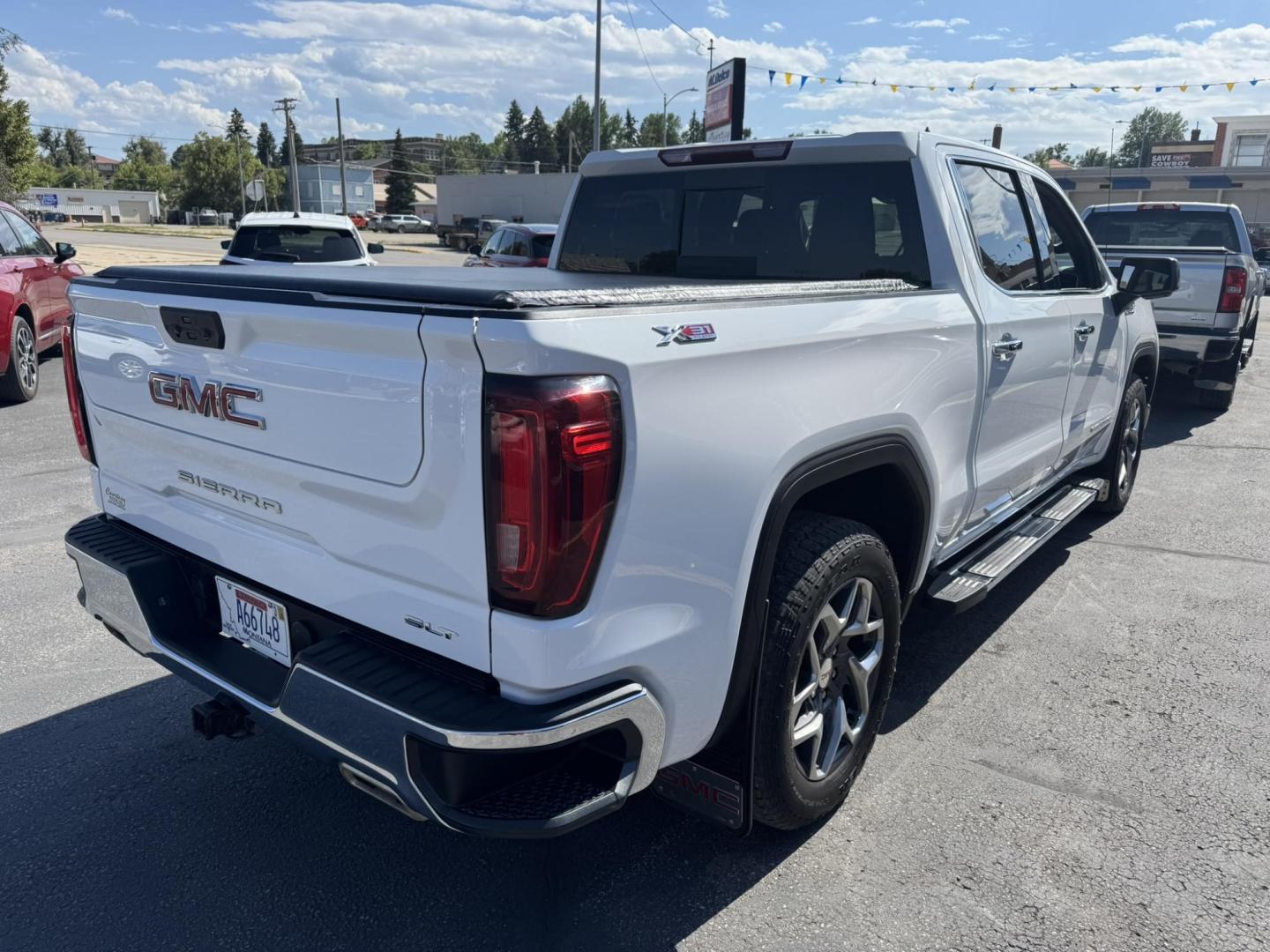2022 WHITE /Grey GMC Sierra 1500 SLT Crew Cab 4WD (1GTUUDED4NZ) with an 5.3L V8 OHV 16V engine, 6A transmission, located at 116 5th Avenue South, Lewistown, MT, 59457, 47.063877, -109.427879 - Check out this 2022 GMC Sierra 1500 Crew Cab 4WD with the proven 5.3L V8. This truck has the space, power, and capability you need, plus it’s loaded with the right options. Outfitted with the Convenience Package, Preferred Package, and the X31 Off-Road Package, it’s built for comfort on the insi - Photo#2