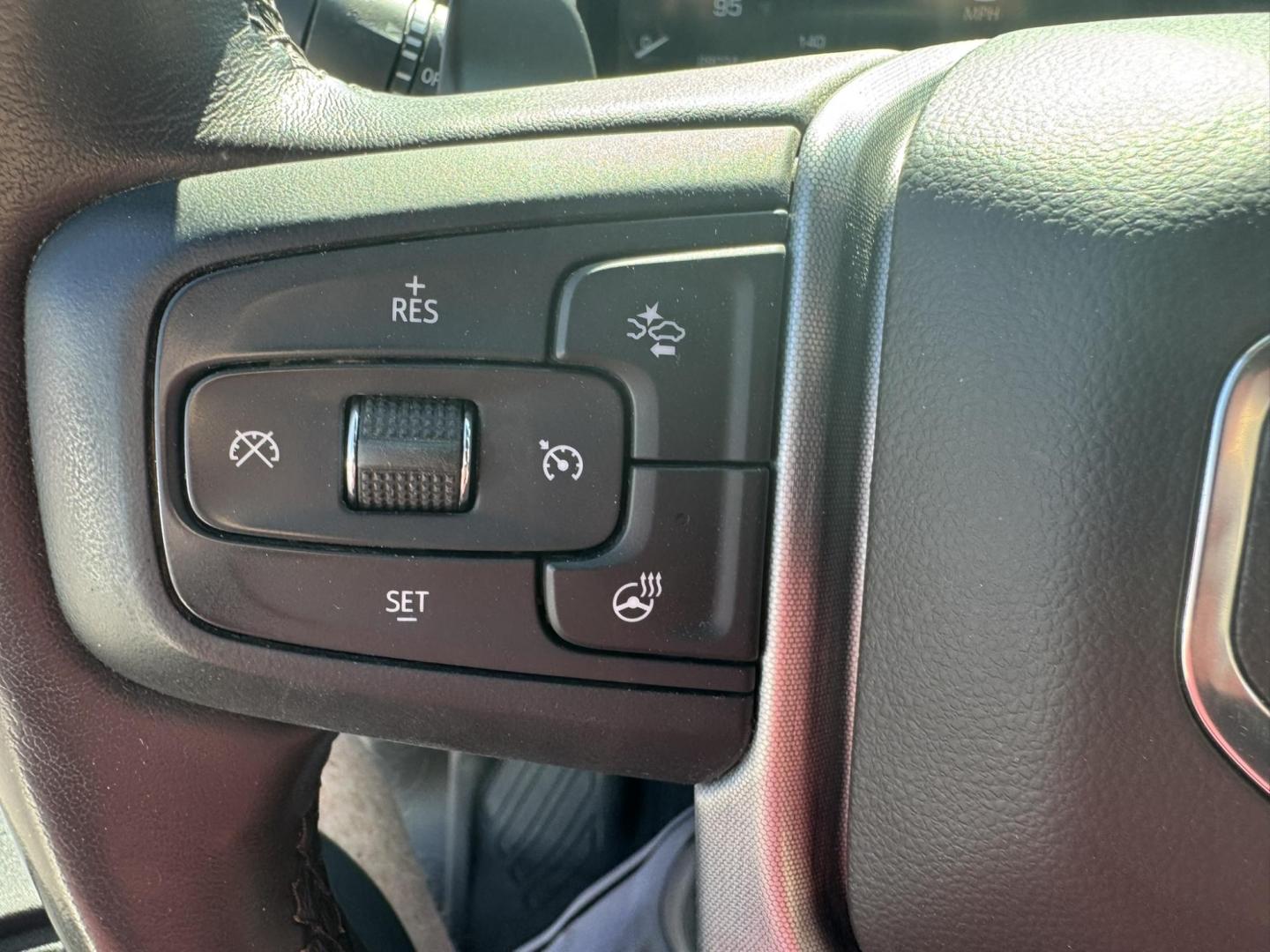 2022 WHITE /Grey GMC Sierra 1500 SLT Crew Cab 4WD (1GTUUDED4NZ) with an 5.3L V8 OHV 16V engine, 6A transmission, located at 116 5th Avenue South, Lewistown, MT, 59457, 47.063877, -109.427879 - Check out this 2022 GMC Sierra 1500 Crew Cab 4WD with the proven 5.3L V8. This truck has the space, power, and capability you need, plus it’s loaded with the right options. Outfitted with the Convenience Package, Preferred Package, and the X31 Off-Road Package, it’s built for comfort on the insi - Photo#19