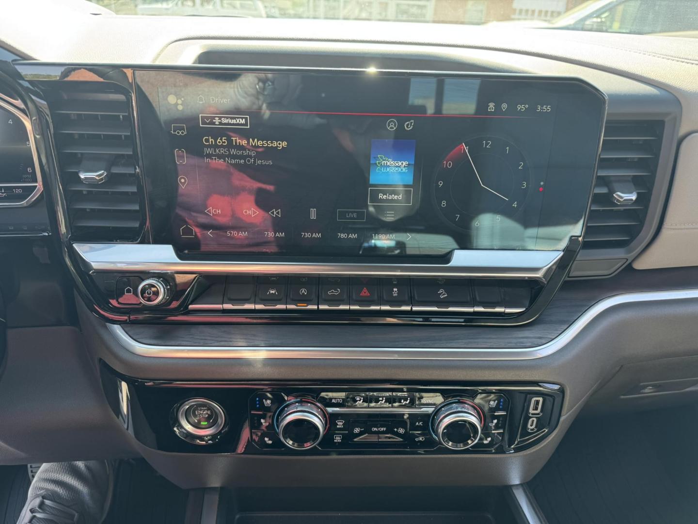 2022 WHITE /Grey GMC Sierra 1500 SLT Crew Cab 4WD (1GTUUDED4NZ) with an 5.3L V8 OHV 16V engine, 6A transmission, located at 116 5th Avenue South, Lewistown, MT, 59457, 47.063877, -109.427879 - Check out this 2022 GMC Sierra 1500 Crew Cab 4WD with the proven 5.3L V8. This truck has the space, power, and capability you need, plus it’s loaded with the right options. Outfitted with the Convenience Package, Preferred Package, and the X31 Off-Road Package, it’s built for comfort on the insi - Photo#20