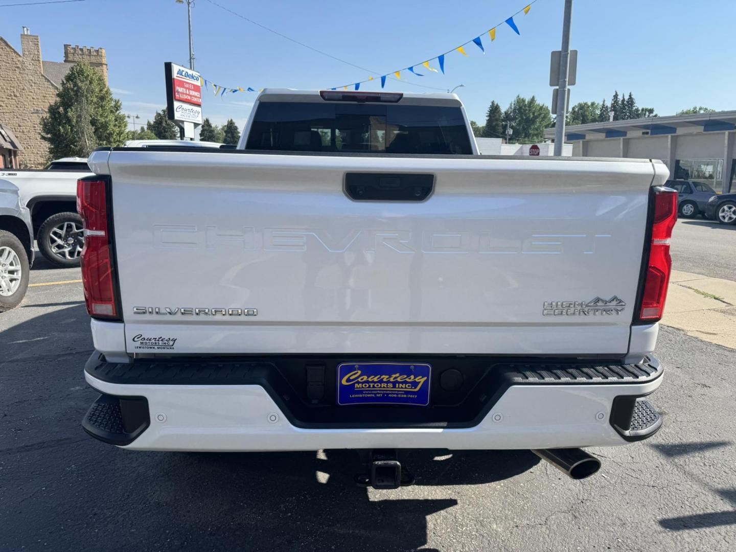 2024 WHITE /Black/Brown Chevrolet Silverado 2500HD High Country Crew Cab Short Box 4WD (1GC4YRE75RF) with an 6.6L V8 OHV 16V engine, 6A transmission, located at 116 5th Avenue South, Lewistown, MT, 59457, 47.063877, -109.427879 - Here’s the heavy-duty truck that checks every box. This 2024 Silverado 2500HD High Country gives you premium comfort and style with the capability you expect from a Chevy HD. Under the hood is the reliable 6.6L V8 gas engine paired with 4-wheel drive, built to tow, haul, and handle tough jobs with - Photo#4