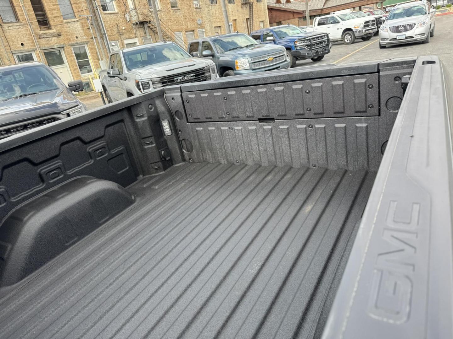 2021 Grey /Black GMC Sierra 1500 Denali Crew Cab 4WD (1GTU9FED7MZ) with an 5.3L V8 OHV 16V engine, 6A transmission, located at 116 5th Avenue South, Lewistown, MT, 59457, 47.063877, -109.427879 - his 2021 GMC Sierra Denali blends premium comfort with serious capability. With 4WD and powerful performance, it’s built to handle tough jobs, weekend towing, or just the daily drive in style. Inside, you’ll find a refined Denali interior with leather seating, advanced tech, and plenty of room f - Photo#5
