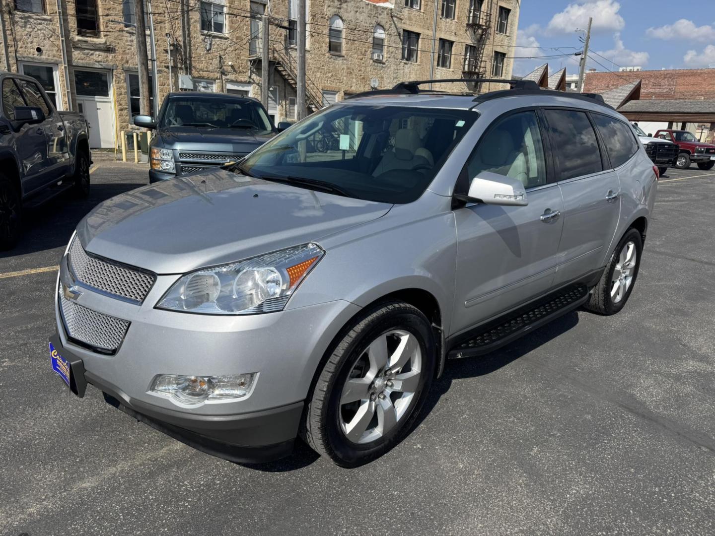 2012 Silver /Cream Chevrolet Traverse LTZ AWD (1GNKVLED7CJ) with an 3.6L V6 DOHC 24V engine, 6-Speed Automatic transmission, located at 116 5th Avenue South, Lewistown, MT, 59457, 47.063877, -109.427879 - LOCAL TRADE, WELL MAINTAINED AWD! - Photo#6