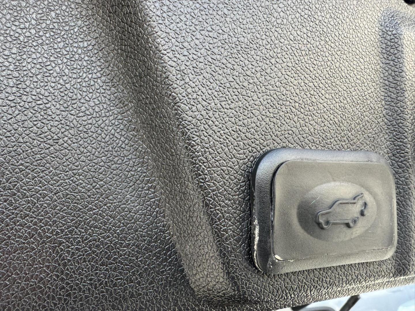 2012 Silver /Cream Chevrolet Traverse LTZ AWD (1GNKVLED7CJ) with an 3.6L V6 DOHC 24V engine, 6-Speed Automatic transmission, located at 116 5th Avenue South, Lewistown, MT, 59457, 47.063877, -109.427879 - LOCAL TRADE, WELL MAINTAINED AWD! - Photo#12