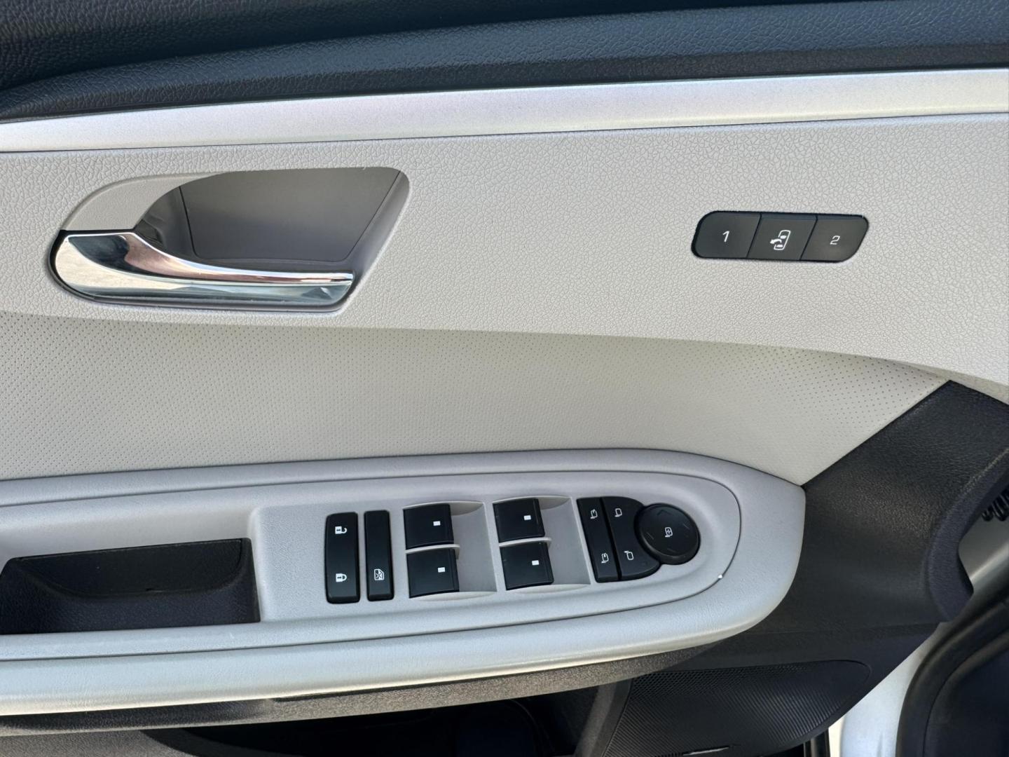 2012 Silver /Cream Chevrolet Traverse LTZ AWD (1GNKVLED7CJ) with an 3.6L V6 DOHC 24V engine, 6-Speed Automatic transmission, located at 116 5th Avenue South, Lewistown, MT, 59457, 47.063877, -109.427879 - LOCAL TRADE, WELL MAINTAINED AWD! - Photo#15