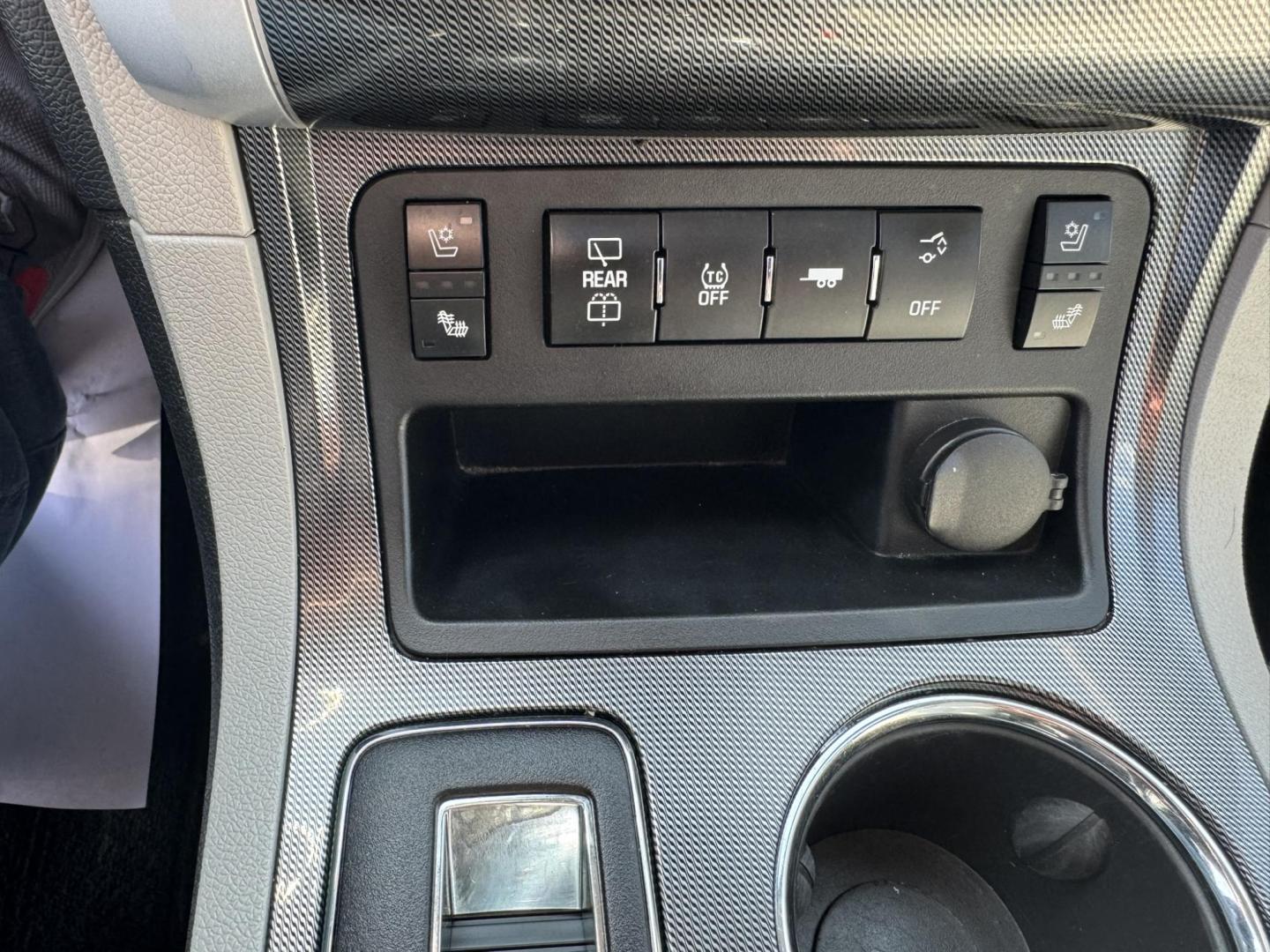 2012 Silver /Cream Chevrolet Traverse LTZ AWD (1GNKVLED7CJ) with an 3.6L V6 DOHC 24V engine, 6-Speed Automatic transmission, located at 116 5th Avenue South, Lewistown, MT, 59457, 47.063877, -109.427879 - LOCAL TRADE, WELL MAINTAINED AWD! - Photo#21