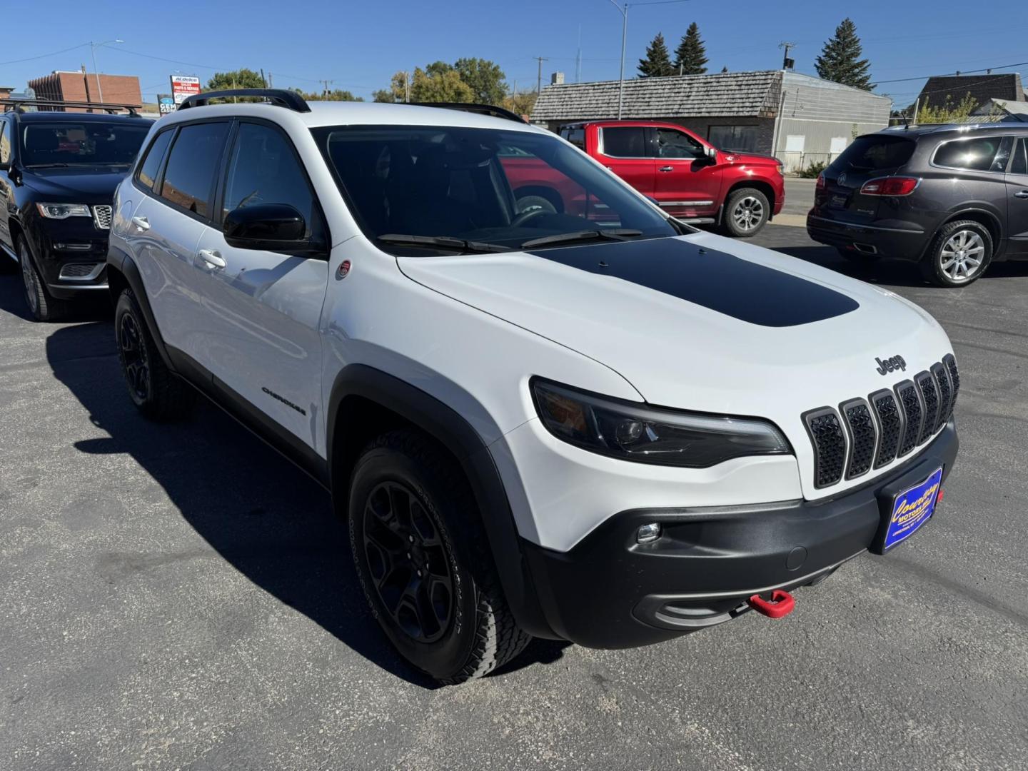 2022 WHITE /Grey Jeep Cherokee Trailhawk 4WD (1C4PJMBXXND) with an 3.2L V6 DOHC 24V engine, 9A transmission, located at 116 5th Avenue South, Lewistown, MT, 59457, 47.063877, -109.427879 - Adventure meets everyday comfort in this 2022 Jeep Cherokee Trailhawk, a rugged SUV that’s just as at home on city streets as it is on backcountry trails. This one-owner vehicle comes with a clean CarFax, giving you confidence in its history and care. The Trailhawk trim is built for capability, w - Photo#0