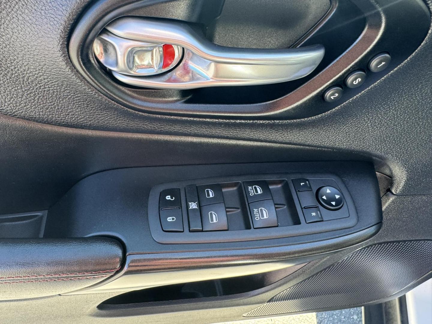 2022 WHITE /Grey Jeep Cherokee Trailhawk 4WD (1C4PJMBXXND) with an 3.2L V6 DOHC 24V engine, 9A transmission, located at 116 5th Avenue South, Lewistown, MT, 59457, 47.063877, -109.427879 - Adventure meets everyday comfort in this 2022 Jeep Cherokee Trailhawk, a rugged SUV that’s just as at home on city streets as it is on backcountry trails. This one-owner vehicle comes with a clean CarFax, giving you confidence in its history and care. The Trailhawk trim is built for capability, w - Photo#12