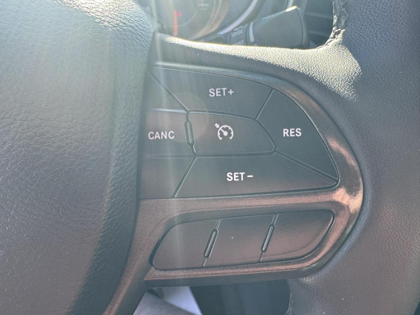 2022 WHITE /Grey Jeep Cherokee Trailhawk 4WD (1C4PJMBXXND) with an 3.2L V6 DOHC 24V engine, 9A transmission, located at 116 5th Avenue South, Lewistown, MT, 59457, 47.063877, -109.427879 - Adventure meets everyday comfort in this 2022 Jeep Cherokee Trailhawk, a rugged SUV that’s just as at home on city streets as it is on backcountry trails. This one-owner vehicle comes with a clean CarFax, giving you confidence in its history and care. The Trailhawk trim is built for capability, w - Photo#22