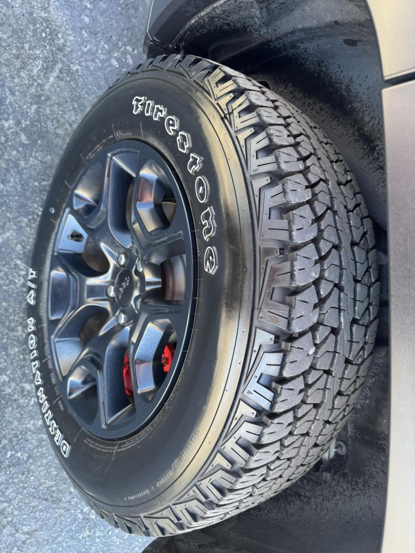 2022 WHITE /Grey Jeep Cherokee Trailhawk 4WD (1C4PJMBXXND) with an 3.2L V6 DOHC 24V engine, 9A transmission, located at 116 5th Avenue South, Lewistown, MT, 59457, 47.063877, -109.427879 - Adventure meets everyday comfort in this 2022 Jeep Cherokee Trailhawk, a rugged SUV that’s just as at home on city streets as it is on backcountry trails. This one-owner vehicle comes with a clean CarFax, giving you confidence in its history and care. The Trailhawk trim is built for capability, w - Photo#25