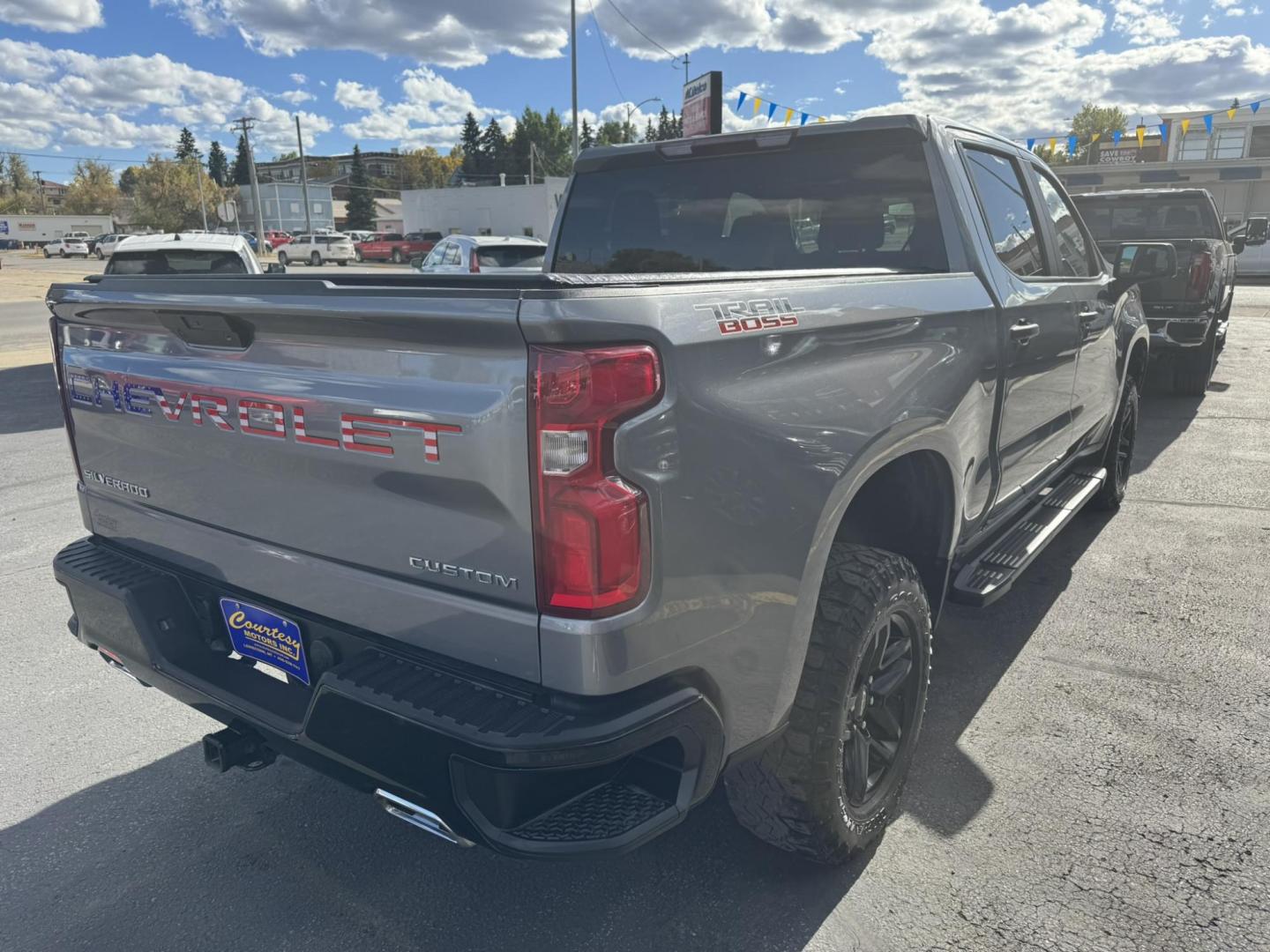 2021 Grey /Black Chevrolet Silverado 1500 Custom Trail Boss Crew Cab Short Box 4WD (1GCPYCEF8MZ) with an 5.3L V8 OHV 16V engine, 6A transmission, located at 116 5th Avenue South, Lewistown, MT, 59457, 47.063877, -109.427879 - 2021 Chevrolet Silverado 1500 Custom Trail Boss 4WD – Lifted from the Factory and Ready to Roll! Built for adventure, this 2021 Silverado Custom Trail Boss brings rugged style and off-road performance straight from the factory. Powered by a 5.3L V8 and paired with a true 4WD system, it features - Photo#2