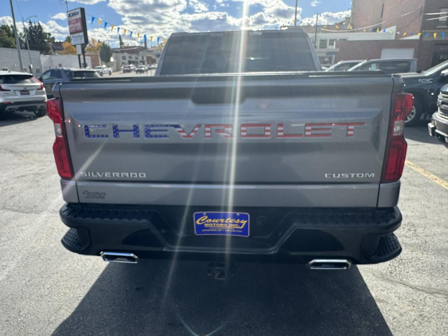 2021 Grey /Black Chevrolet Silverado 1500 Custom Trail Boss Crew Cab Short Box 4WD (1GCPYCEF8MZ) with an 5.3L V8 OHV 16V engine, 6A transmission, located at 116 5th Avenue South, Lewistown, MT, 59457, 47.063877, -109.427879 - 2021 Chevrolet Silverado 1500 Custom Trail Boss 4WD – Lifted from the Factory and Ready to Roll! Built for adventure, this 2021 Silverado Custom Trail Boss brings rugged style and off-road performance straight from the factory. Powered by a 5.3L V8 and paired with a true 4WD system, it features - Photo#3