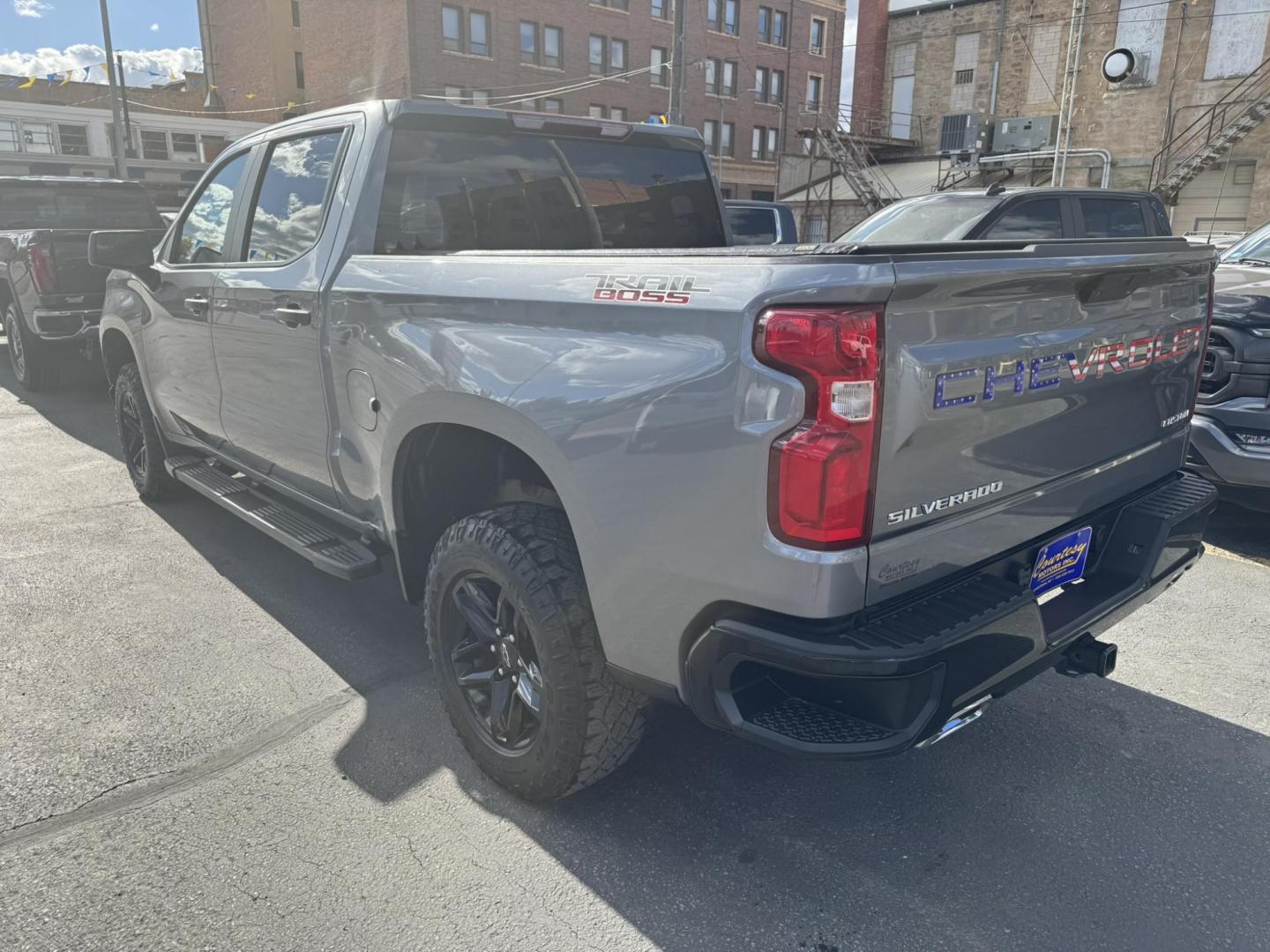 2021 Grey /Black Chevrolet Silverado 1500 Custom Trail Boss Crew Cab Short Box 4WD (1GCPYCEF8MZ) with an 5.3L V8 OHV 16V engine, 6A transmission, located at 116 5th Avenue South, Lewistown, MT, 59457, 47.063877, -109.427879 - 2021 Chevrolet Silverado 1500 Custom Trail Boss 4WD – Lifted from the Factory and Ready to Roll! Built for adventure, this 2021 Silverado Custom Trail Boss brings rugged style and off-road performance straight from the factory. Powered by a 5.3L V8 and paired with a true 4WD system, it features - Photo#5