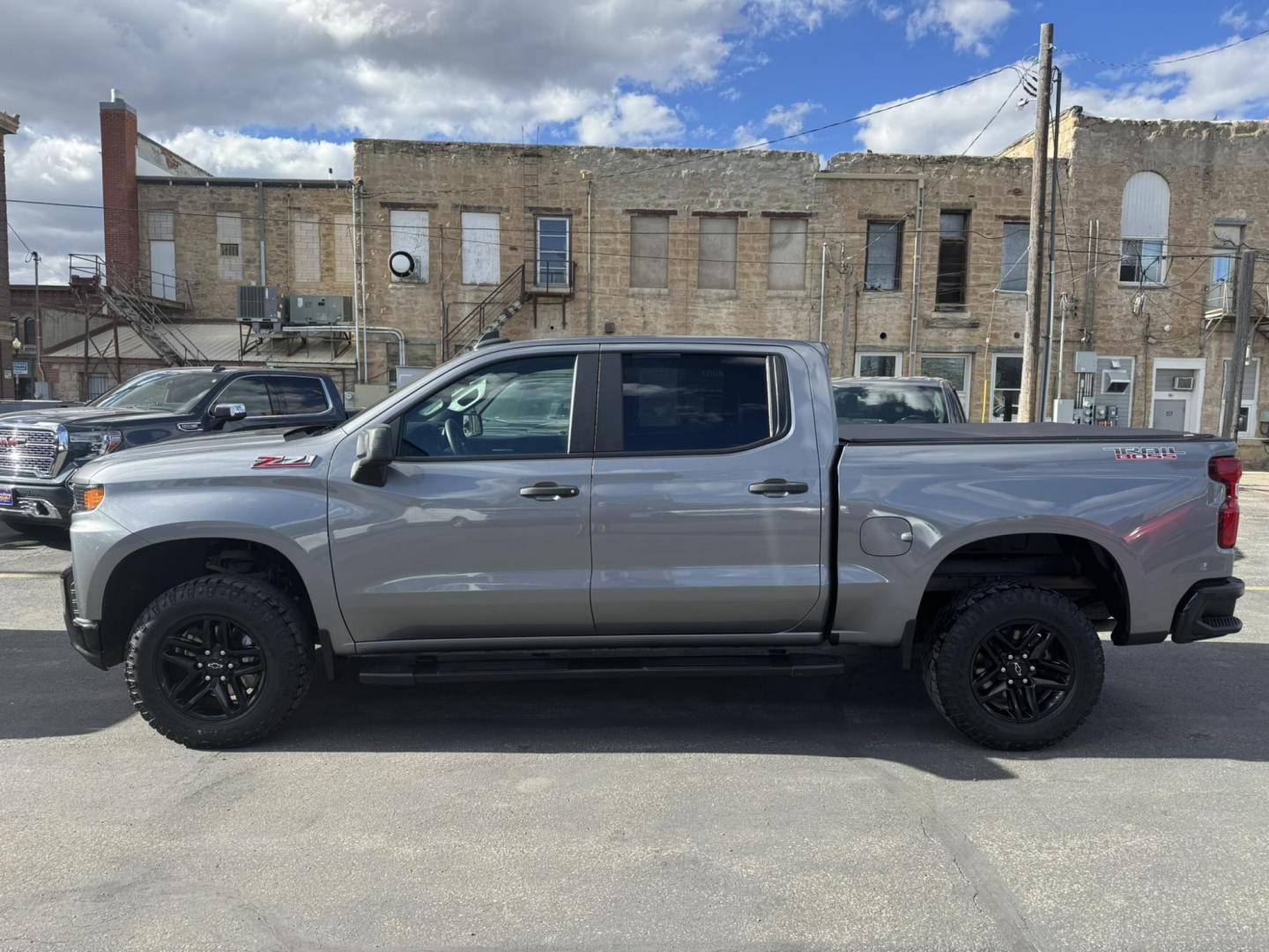 2021 Grey /Black Chevrolet Silverado 1500 Custom Trail Boss Crew Cab Short Box 4WD (1GCPYCEF8MZ) with an 5.3L V8 OHV 16V engine, 6A transmission, located at 116 5th Avenue South, Lewistown, MT, 59457, 47.063877, -109.427879 - 2021 Chevrolet Silverado 1500 Custom Trail Boss 4WD – Lifted from the Factory and Ready to Roll! Built for adventure, this 2021 Silverado Custom Trail Boss brings rugged style and off-road performance straight from the factory. Powered by a 5.3L V8 and paired with a true 4WD system, it features - Photo#6
