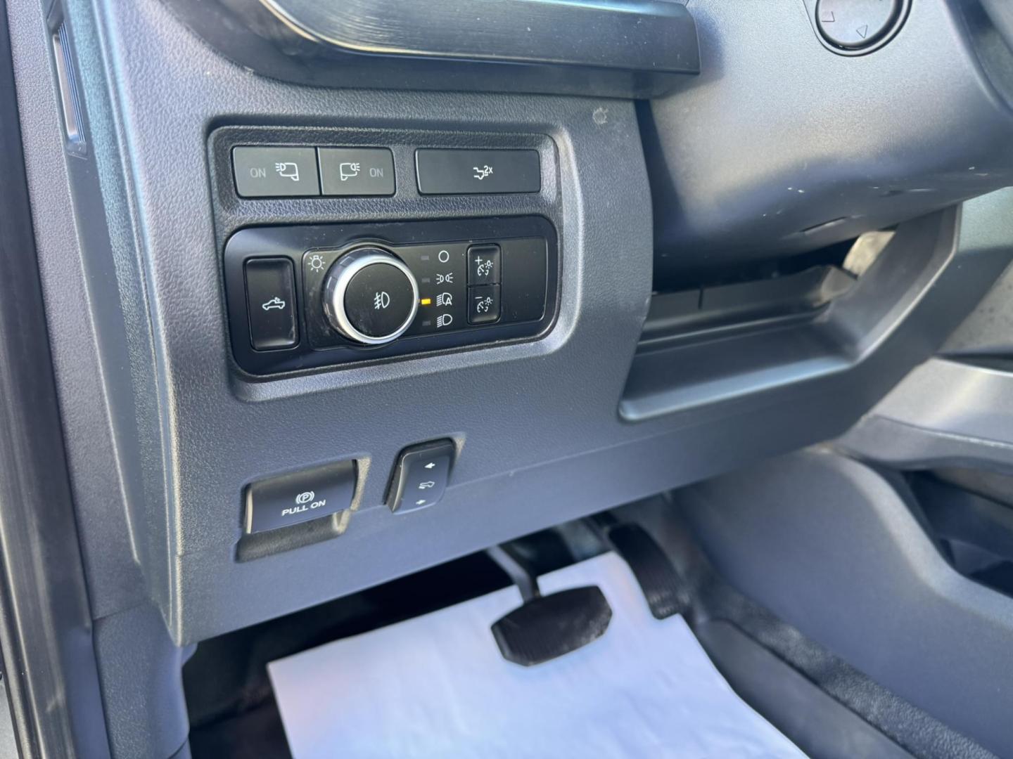 2023 Grey /Black Ford F-350 SD Lariat Crew Cab Long Bed 4WD (1FT8W3BN0PE) with an 7.3L V8 OHV 16V engine, 6A transmission, located at 116 5th Avenue South, Lewistown, MT, 59457, 47.063877, -109.427879 - Photo#16