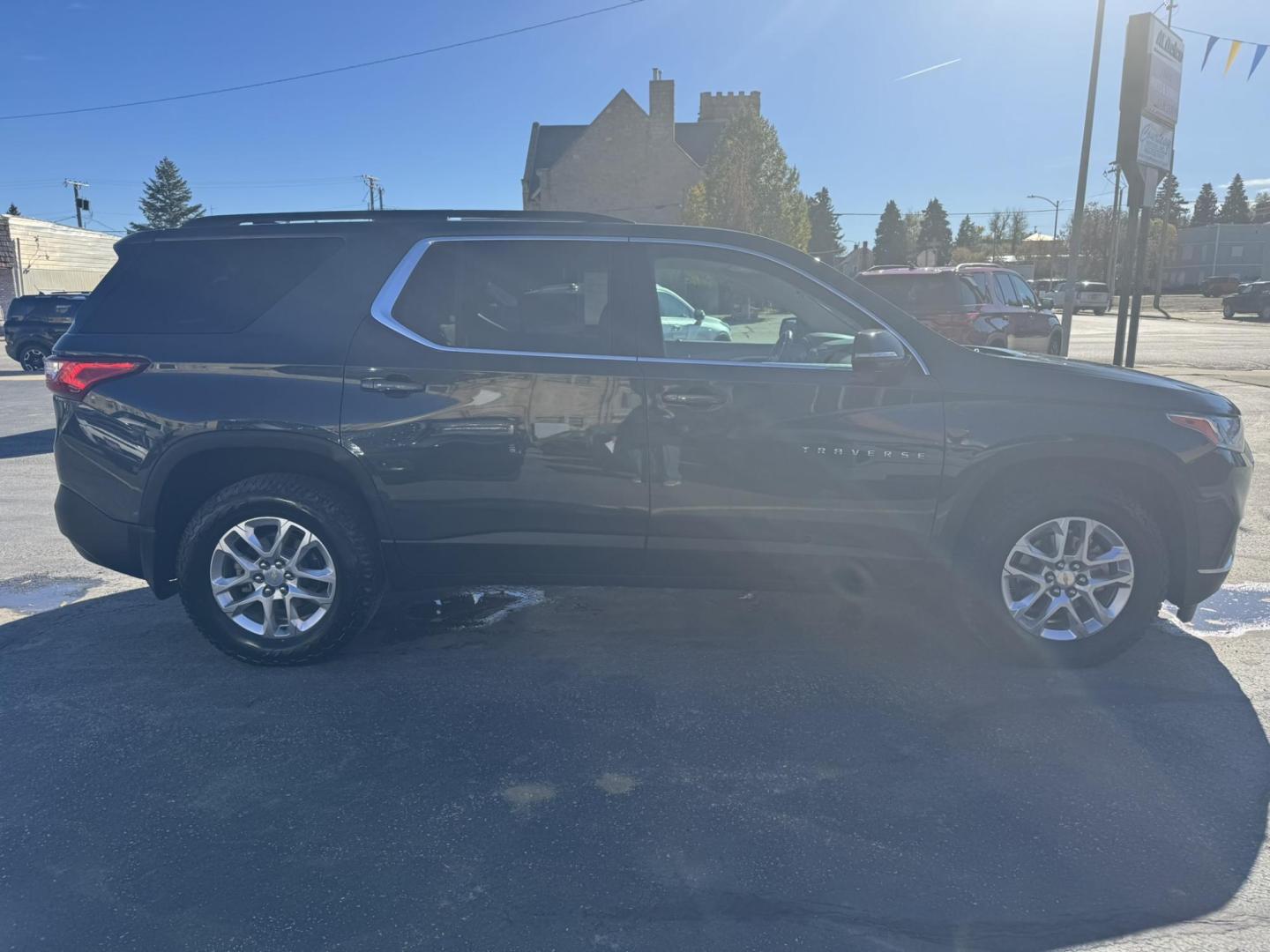 2019 Grey /Grey Chevrolet Traverse LT Cloth AWD (1GNEVGKW2KJ) with an 3.6L V6 DOHC 24V engine, 9A transmission, located at 116 5th Avenue South, Lewistown, MT, 59457, 47.063877, -109.427879 - Photo#1
