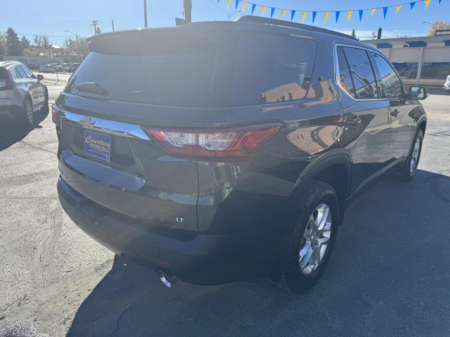 2019 Grey /Grey Chevrolet Traverse LT Cloth AWD (1GNEVGKW2KJ) with an 3.6L V6 DOHC 24V engine, 9A transmission, located at 116 5th Avenue South, Lewistown, MT, 59457, 47.063877, -109.427879 - Photo#2
