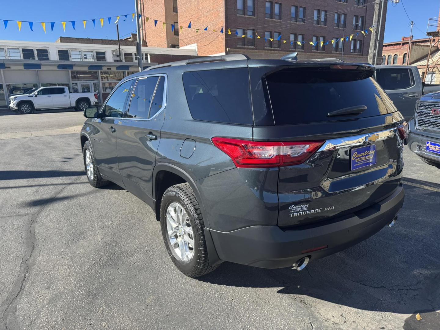 2019 Grey /Grey Chevrolet Traverse LT Cloth AWD (1GNEVGKW2KJ) with an 3.6L V6 DOHC 24V engine, 9A transmission, located at 116 5th Avenue South, Lewistown, MT, 59457, 47.063877, -109.427879 - Photo#4