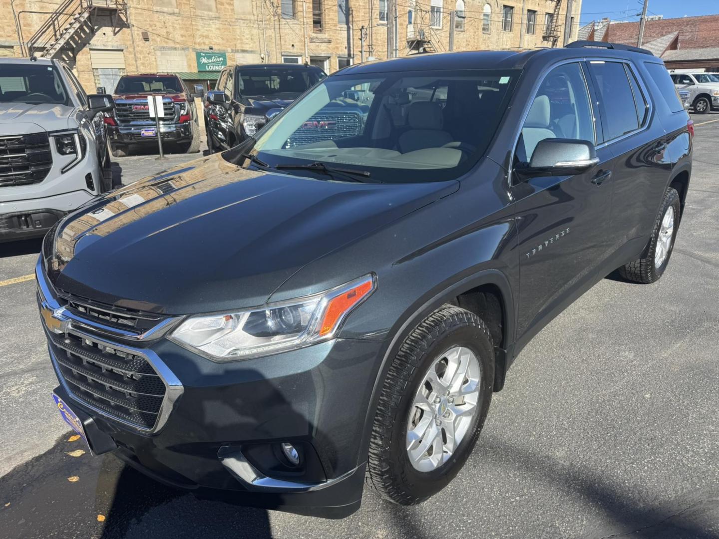 2019 Grey /Grey Chevrolet Traverse LT Cloth AWD (1GNEVGKW2KJ) with an 3.6L V6 DOHC 24V engine, 9A transmission, located at 116 5th Avenue South, Lewistown, MT, 59457, 47.063877, -109.427879 - Photo#6