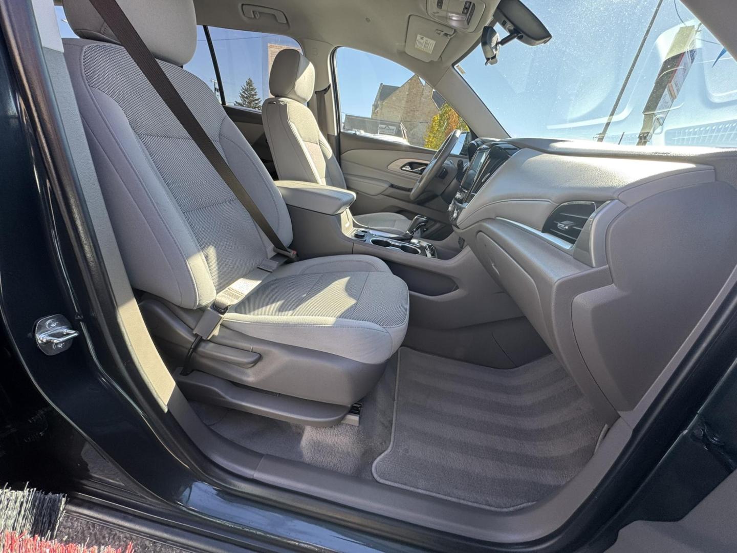 2019 Grey /Grey Chevrolet Traverse LT Cloth AWD (1GNEVGKW2KJ) with an 3.6L V6 DOHC 24V engine, 9A transmission, located at 116 5th Avenue South, Lewistown, MT, 59457, 47.063877, -109.427879 - Photo#7