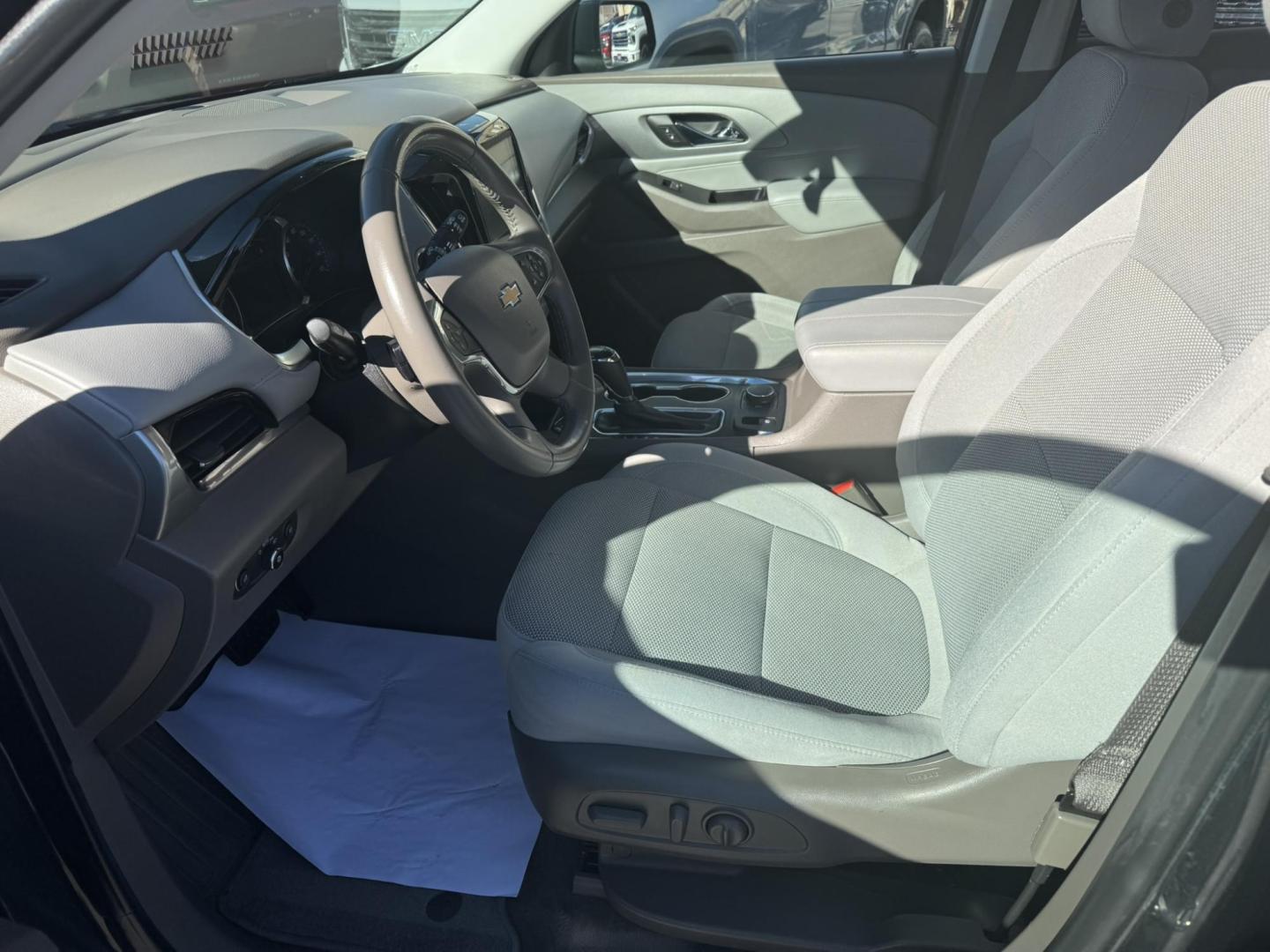 2019 Grey /Grey Chevrolet Traverse LT Cloth AWD (1GNEVGKW2KJ) with an 3.6L V6 DOHC 24V engine, 9A transmission, located at 116 5th Avenue South, Lewistown, MT, 59457, 47.063877, -109.427879 - Photo#12