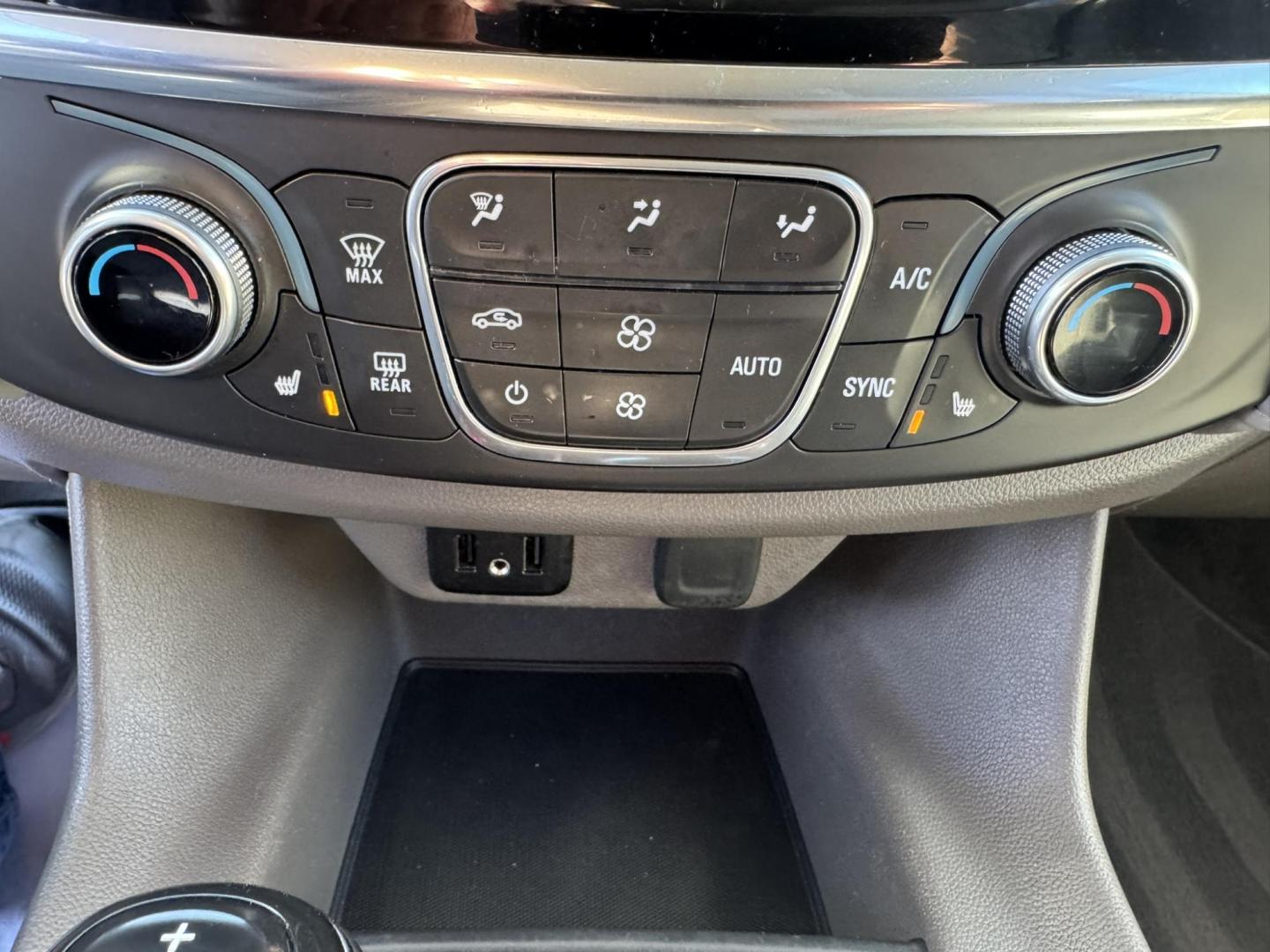 2019 Grey /Grey Chevrolet Traverse LT Cloth AWD (1GNEVGKW2KJ) with an 3.6L V6 DOHC 24V engine, 9A transmission, located at 116 5th Avenue South, Lewistown, MT, 59457, 47.063877, -109.427879 - Photo#17