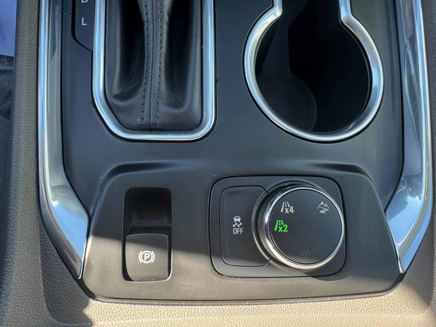 2019 Grey /Grey Chevrolet Traverse LT Cloth AWD (1GNEVGKW2KJ) with an 3.6L V6 DOHC 24V engine, 9A transmission, located at 116 5th Avenue South, Lewistown, MT, 59457, 47.063877, -109.427879 - Photo#18