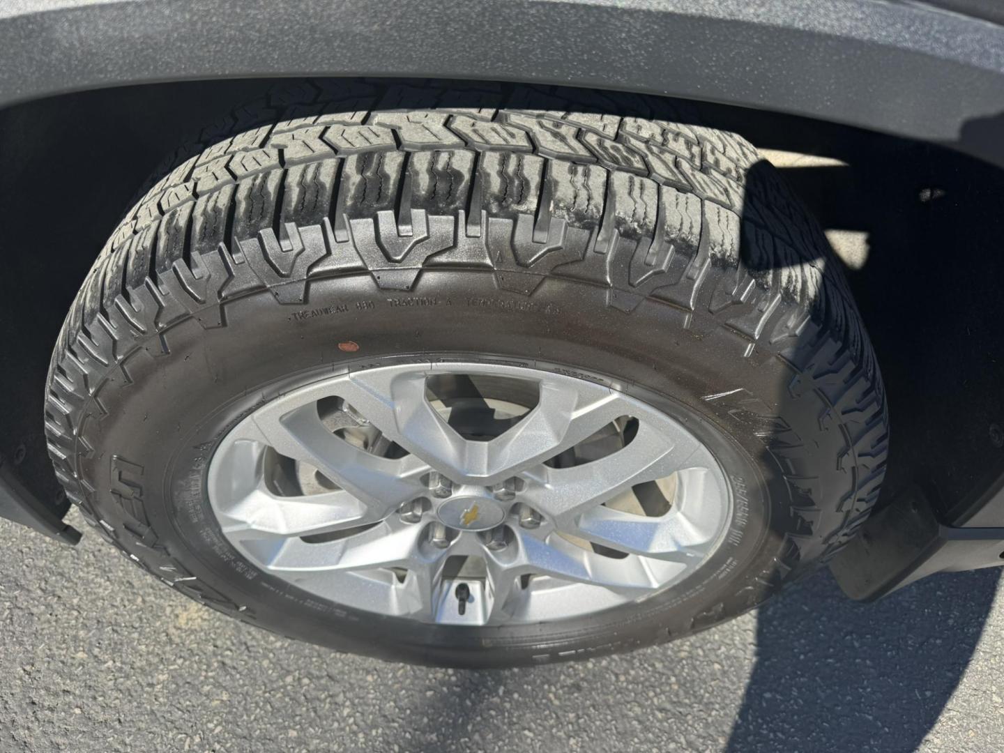 2019 Grey /Grey Chevrolet Traverse LT Cloth AWD (1GNEVGKW2KJ) with an 3.6L V6 DOHC 24V engine, 9A transmission, located at 116 5th Avenue South, Lewistown, MT, 59457, 47.063877, -109.427879 - Photo#20