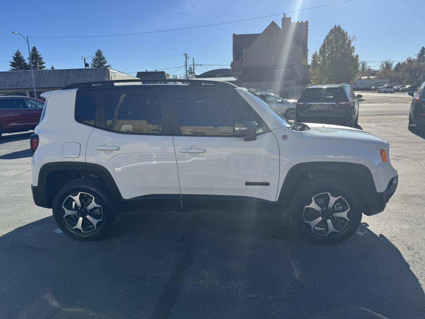 2019 WHITE /Black Jeep Renegade Trailhawk 4WD (ZACNJBC11KP) with an 2.4L L4 DOHC 16V TURBO engine, 9A transmission, located at 116 5th Avenue South, Lewistown, MT, 59457, 47.063877, -109.427879 - Photo#1