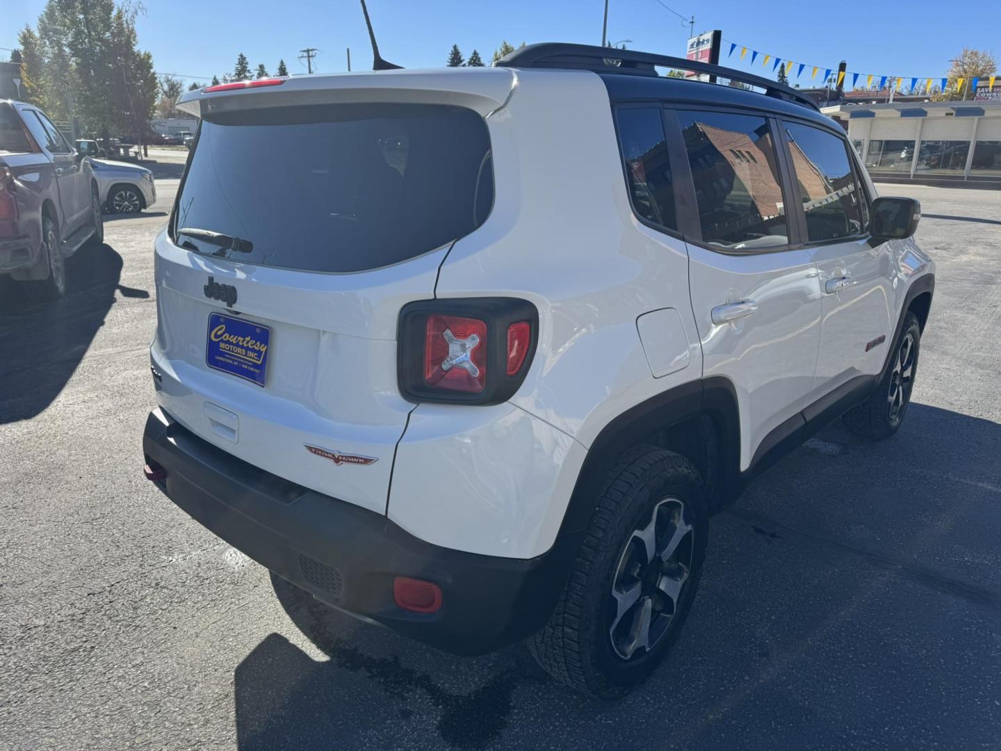 2019 WHITE /Black Jeep Renegade Trailhawk 4WD (ZACNJBC11KP) with an 2.4L L4 DOHC 16V TURBO engine, 9A transmission, located at 116 5th Avenue South, Lewistown, MT, 59457, 47.063877, -109.427879 - Photo#2