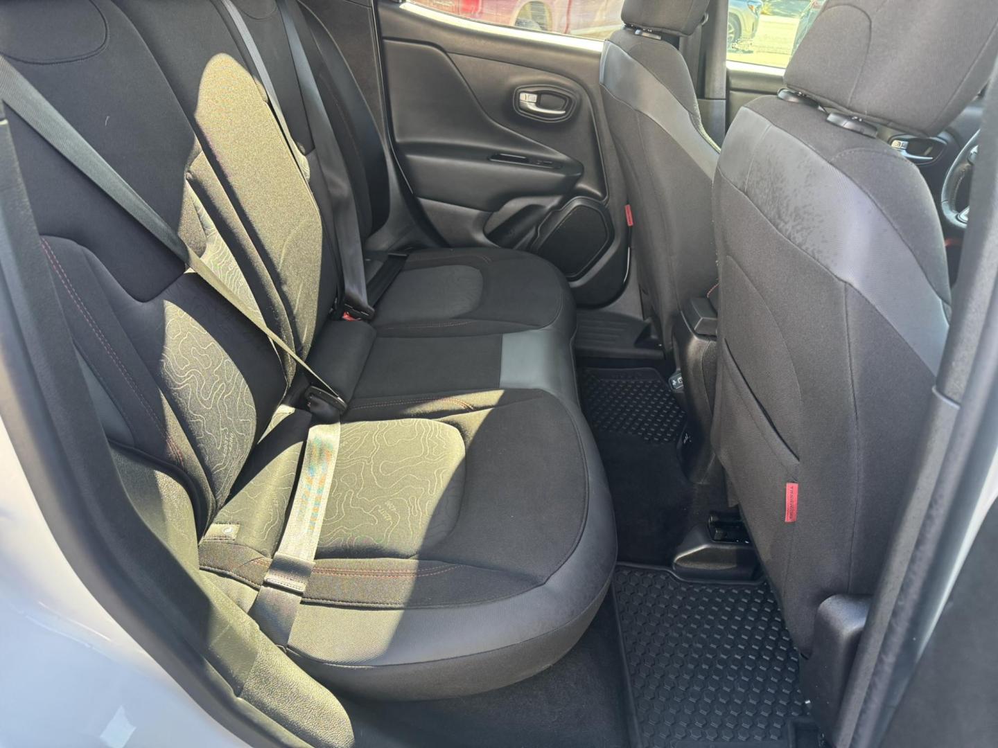 2019 WHITE /Black Jeep Renegade Trailhawk 4WD (ZACNJBC11KP) with an 2.4L L4 DOHC 16V TURBO engine, 9A transmission, located at 116 5th Avenue South, Lewistown, MT, 59457, 47.063877, -109.427879 - Photo#8