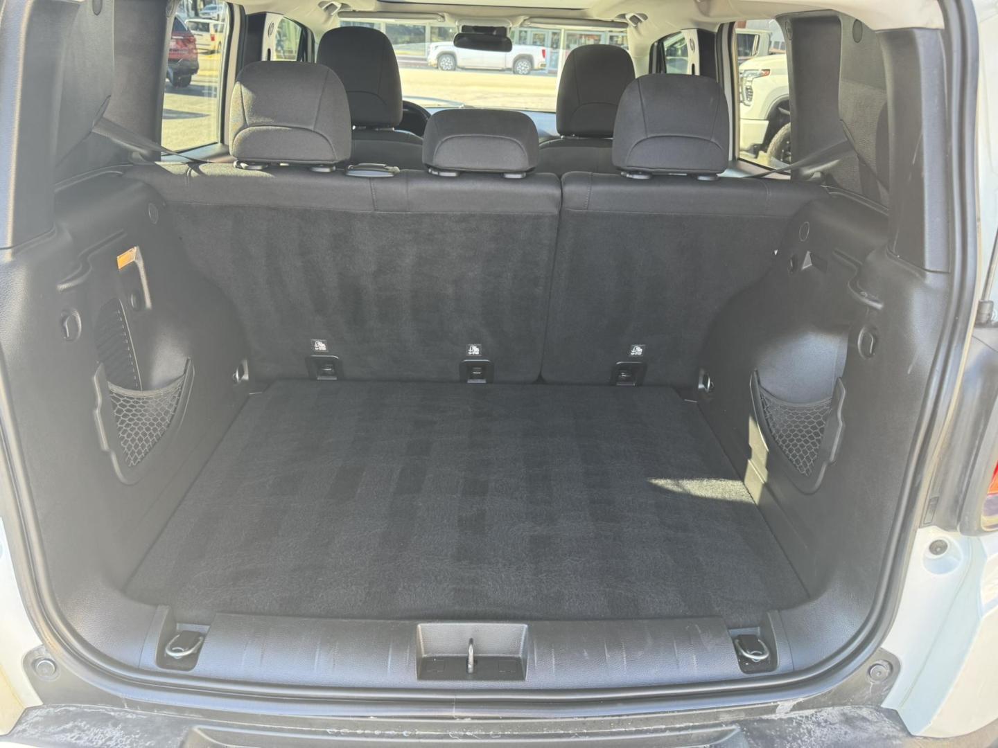 2019 WHITE /Black Jeep Renegade Trailhawk 4WD (ZACNJBC11KP) with an 2.4L L4 DOHC 16V TURBO engine, 9A transmission, located at 116 5th Avenue South, Lewistown, MT, 59457, 47.063877, -109.427879 - Photo#9