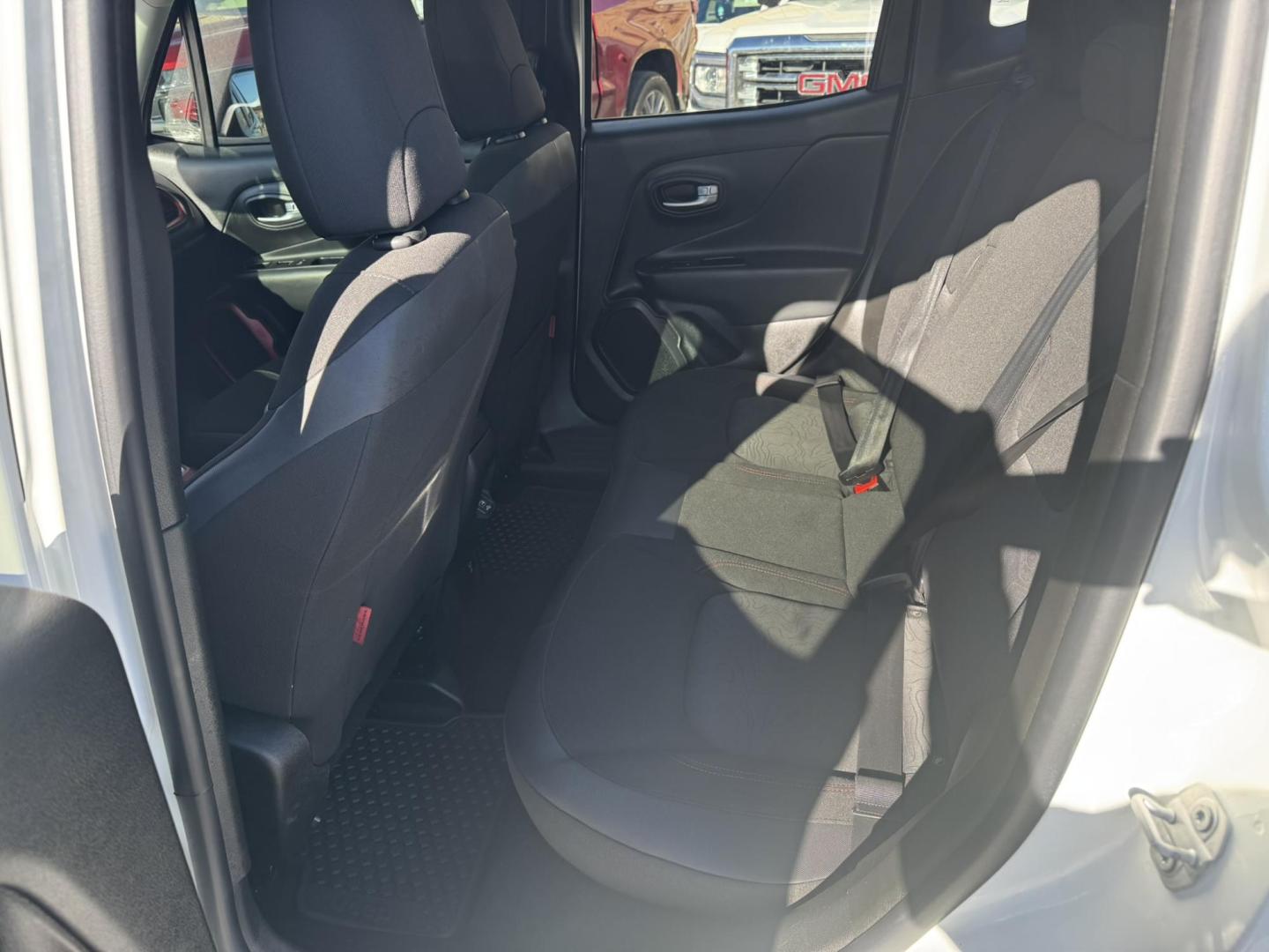 2019 WHITE /Black Jeep Renegade Trailhawk 4WD (ZACNJBC11KP) with an 2.4L L4 DOHC 16V TURBO engine, 9A transmission, located at 116 5th Avenue South, Lewistown, MT, 59457, 47.063877, -109.427879 - Photo#10