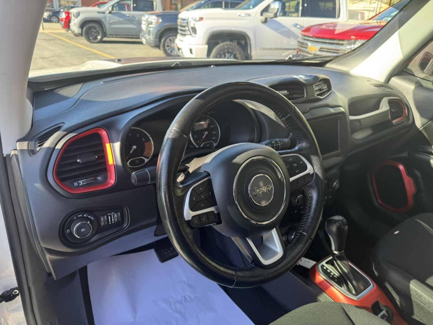 2019 WHITE /Black Jeep Renegade Trailhawk 4WD (ZACNJBC11KP) with an 2.4L L4 DOHC 16V TURBO engine, 9A transmission, located at 116 5th Avenue South, Lewistown, MT, 59457, 47.063877, -109.427879 - Photo#14