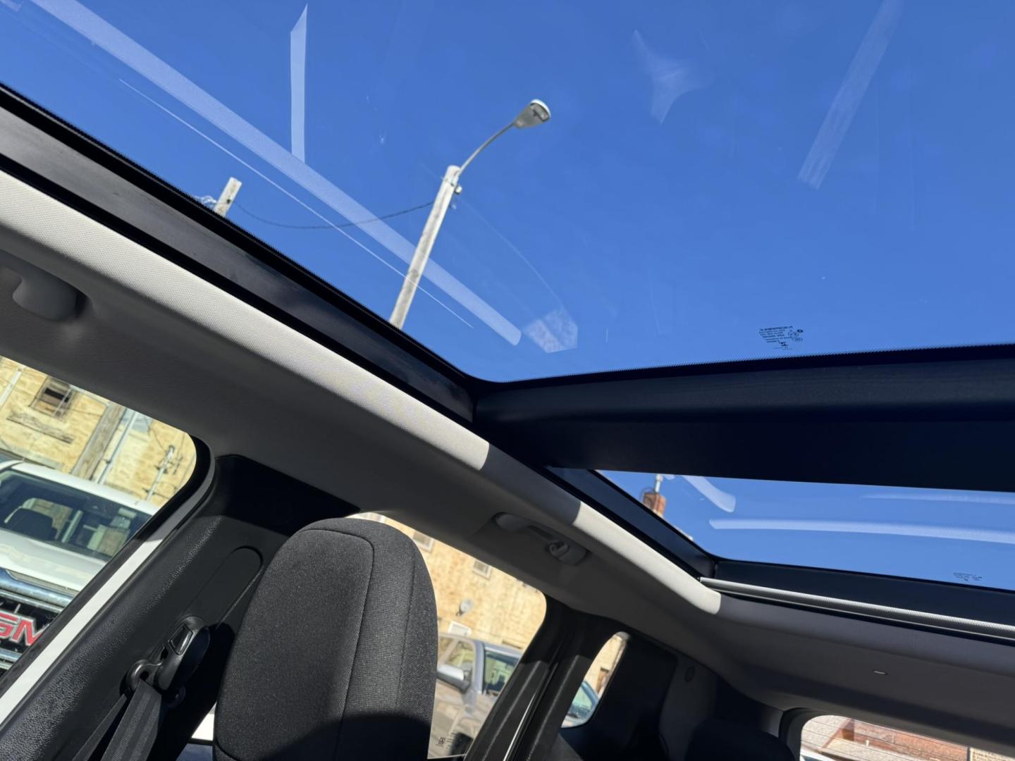 2019 WHITE /Black Jeep Renegade Trailhawk 4WD (ZACNJBC11KP) with an 2.4L L4 DOHC 16V TURBO engine, 9A transmission, located at 116 5th Avenue South, Lewistown, MT, 59457, 47.063877, -109.427879 - Photo#16