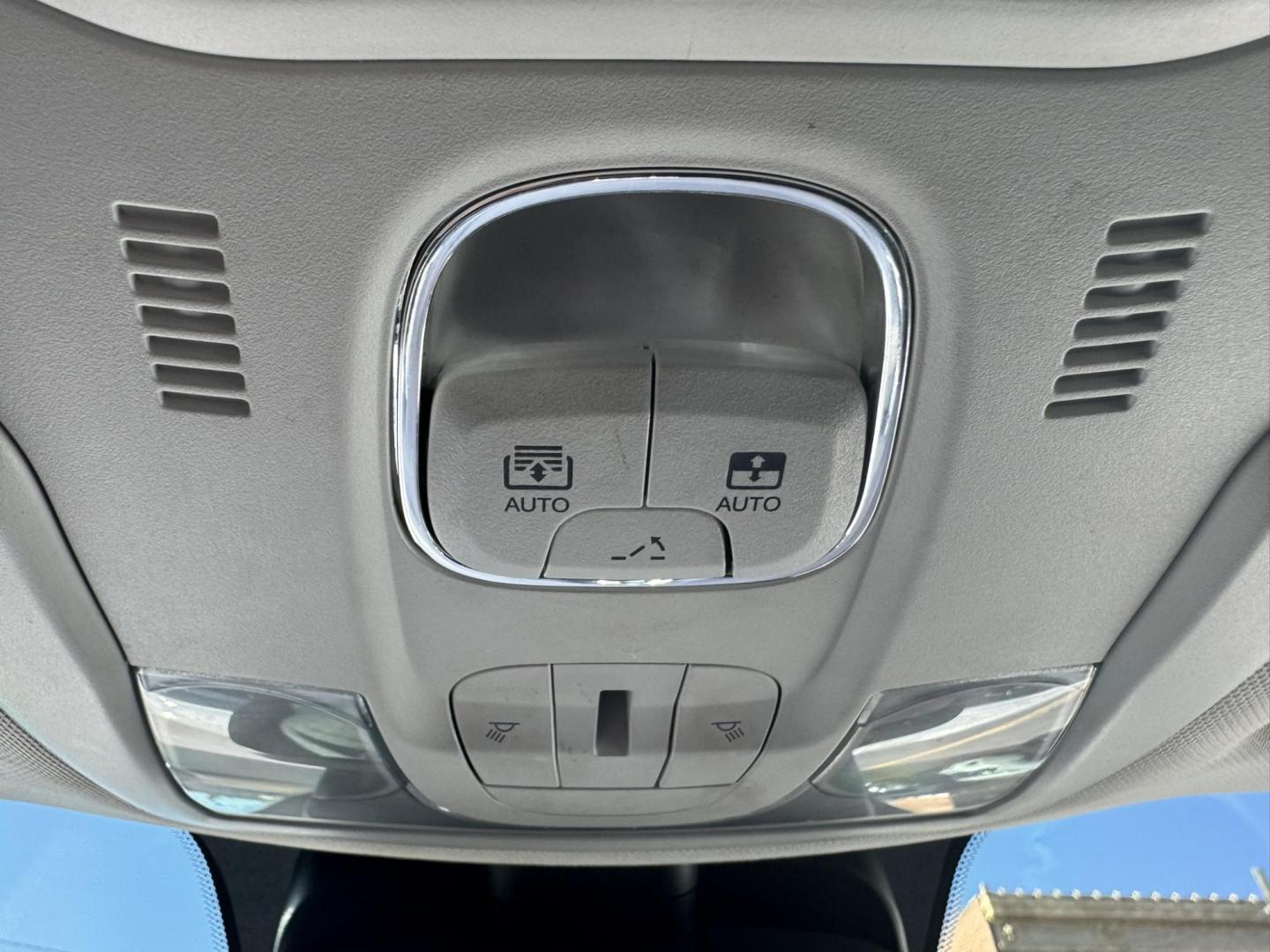 2019 WHITE /Black Jeep Renegade Trailhawk 4WD (ZACNJBC11KP) with an 2.4L L4 DOHC 16V TURBO engine, 9A transmission, located at 116 5th Avenue South, Lewistown, MT, 59457, 47.063877, -109.427879 - Photo#17