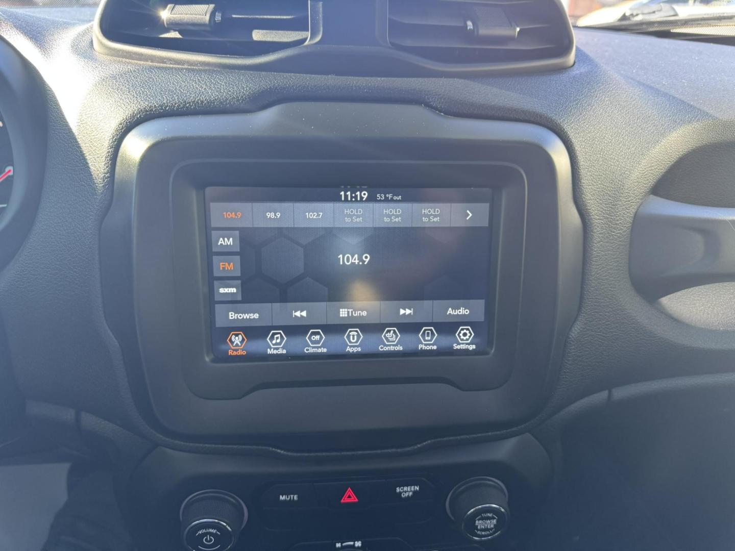 2019 WHITE /Black Jeep Renegade Trailhawk 4WD (ZACNJBC11KP) with an 2.4L L4 DOHC 16V TURBO engine, 9A transmission, located at 116 5th Avenue South, Lewistown, MT, 59457, 47.063877, -109.427879 - Photo#18