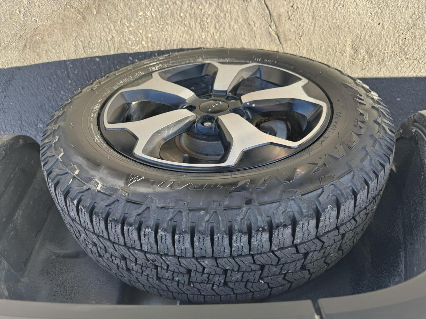 2019 WHITE /Black Jeep Renegade Trailhawk 4WD (ZACNJBC11KP) with an 2.4L L4 DOHC 16V TURBO engine, 9A transmission, located at 116 5th Avenue South, Lewistown, MT, 59457, 47.063877, -109.427879 - Photo#22