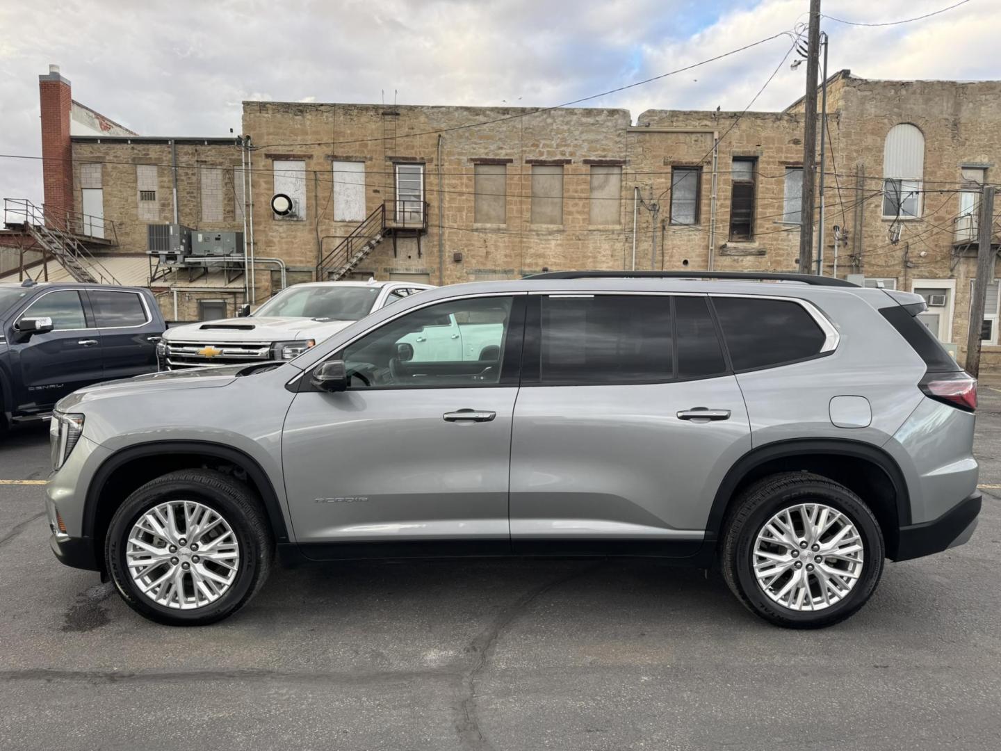 2024 Silver /Black GMC Acadia Elevation AWD (1GKENNKS0RJ) with an 2.5L L4 DOHC 16V engine, 9A transmission, located at 116 5th Avenue South, Lewistown, MT, 59457, 47.063877, -109.427879 - Just arrived — a 2024 GMC Acadia Elevation AWD, and it’s the right build. This one comes with the Elevation appearance package, a full leather interior, and the updated body style that looks sharp from every angle. You get confident AWD for winter, a smooth turbo powertrain, three-row seating, a - Photo#5