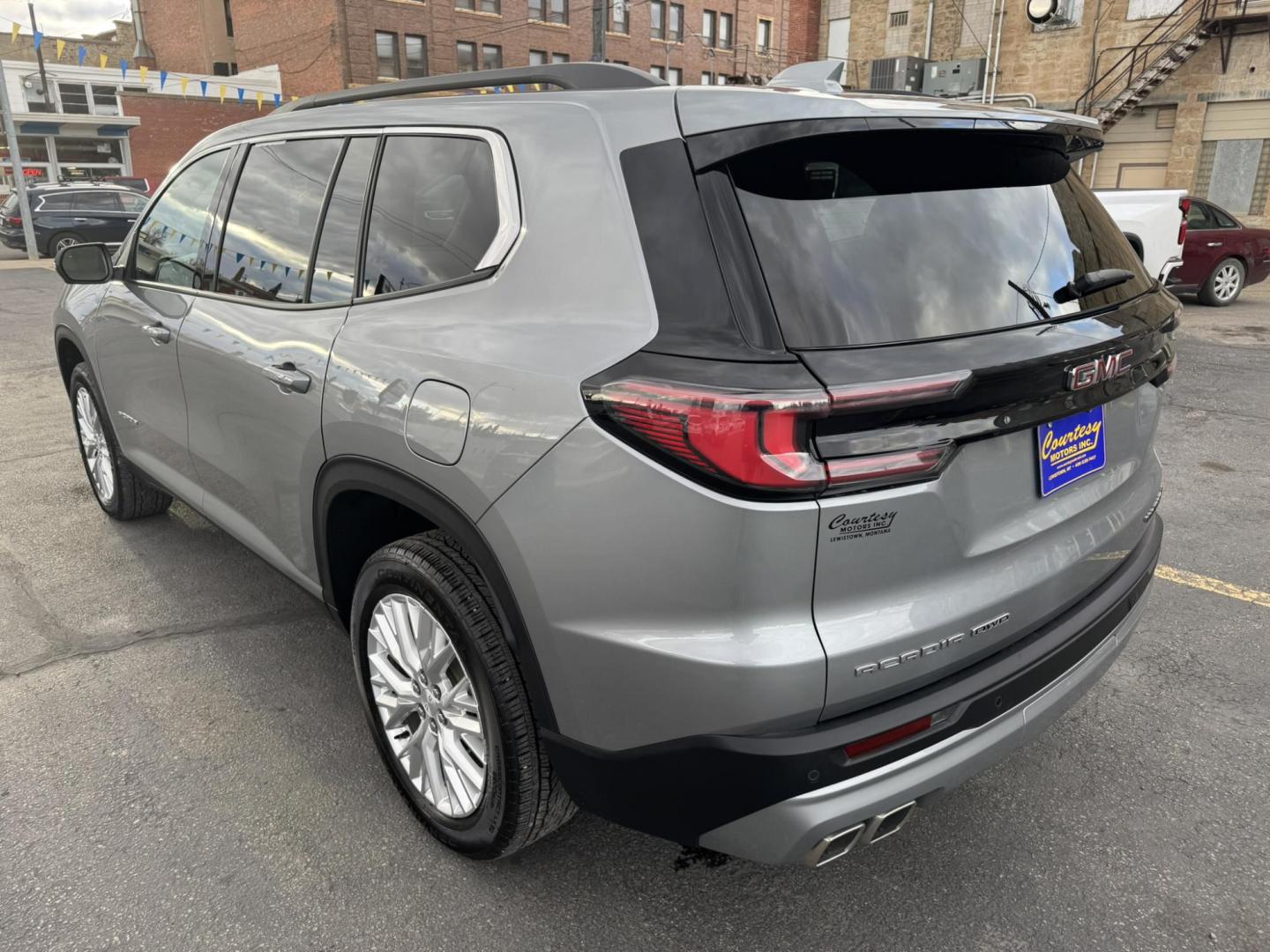 2024 Silver /Black GMC Acadia Elevation AWD (1GKENNKS0RJ) with an 2.5L L4 DOHC 16V engine, 9A transmission, located at 116 5th Avenue South, Lewistown, MT, 59457, 47.063877, -109.427879 - Just arrived — a 2024 GMC Acadia Elevation AWD, and it’s the right build. This one comes with the Elevation appearance package, a full leather interior, and the updated body style that looks sharp from every angle. You get confident AWD for winter, a smooth turbo powertrain, three-row seating, a - Photo#4