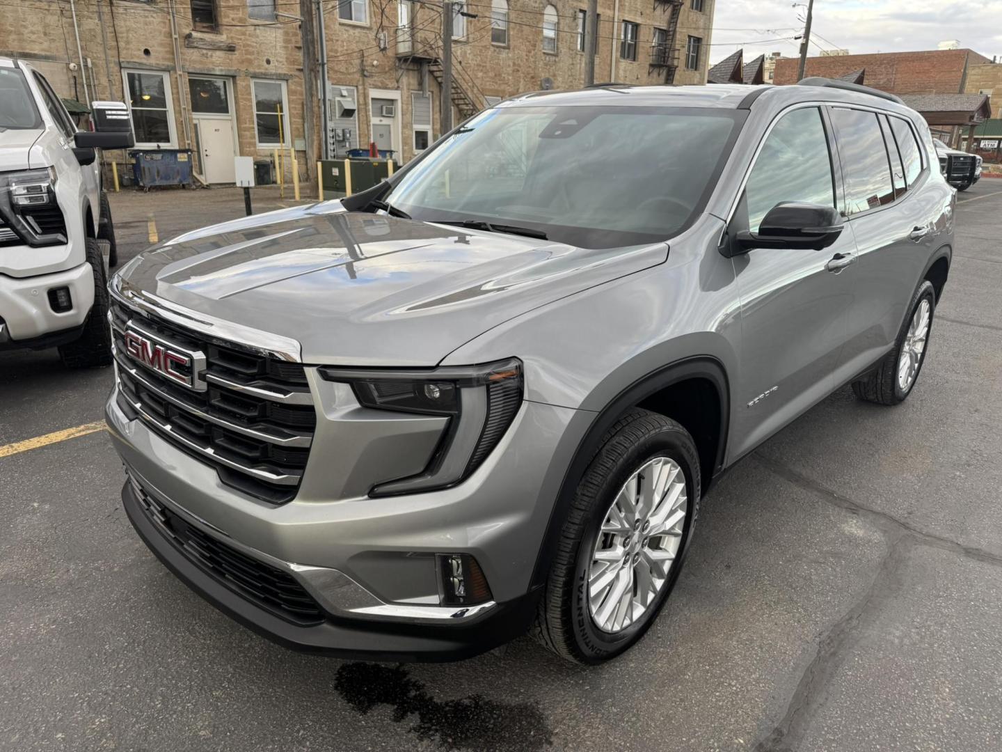 2024 Silver /Black GMC Acadia Elevation AWD (1GKENNKS0RJ) with an 2.5L L4 DOHC 16V engine, 9A transmission, located at 116 5th Avenue South, Lewistown, MT, 59457, 47.063877, -109.427879 - Just arrived — a 2024 GMC Acadia Elevation AWD, and it’s the right build. This one comes with the Elevation appearance package, a full leather interior, and the updated body style that looks sharp from every angle. You get confident AWD for winter, a smooth turbo powertrain, three-row seating, a - Photo#6