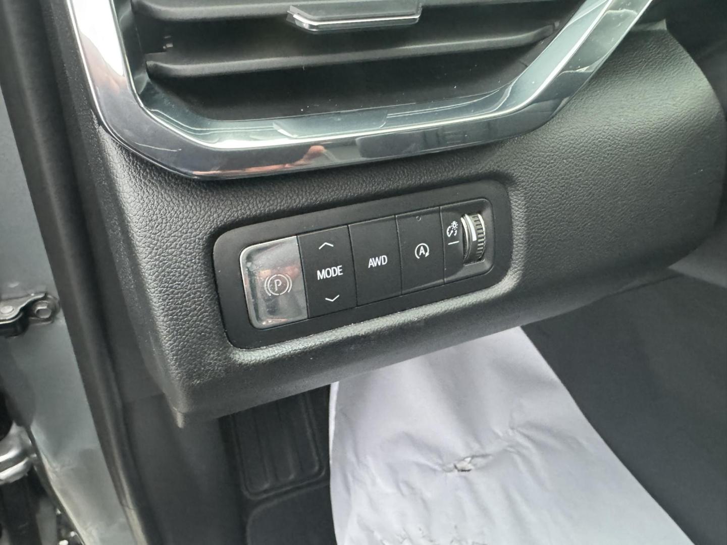 2024 Silver /Black GMC Acadia Elevation AWD (1GKENNKS0RJ) with an 2.5L L4 DOHC 16V engine, 9A transmission, located at 116 5th Avenue South, Lewistown, MT, 59457, 47.063877, -109.427879 - Just arrived — a 2024 GMC Acadia Elevation AWD, and it’s the right build. This one comes with the Elevation appearance package, a full leather interior, and the updated body style that looks sharp from every angle. You get confident AWD for winter, a smooth turbo powertrain, three-row seating, a - Photo#15