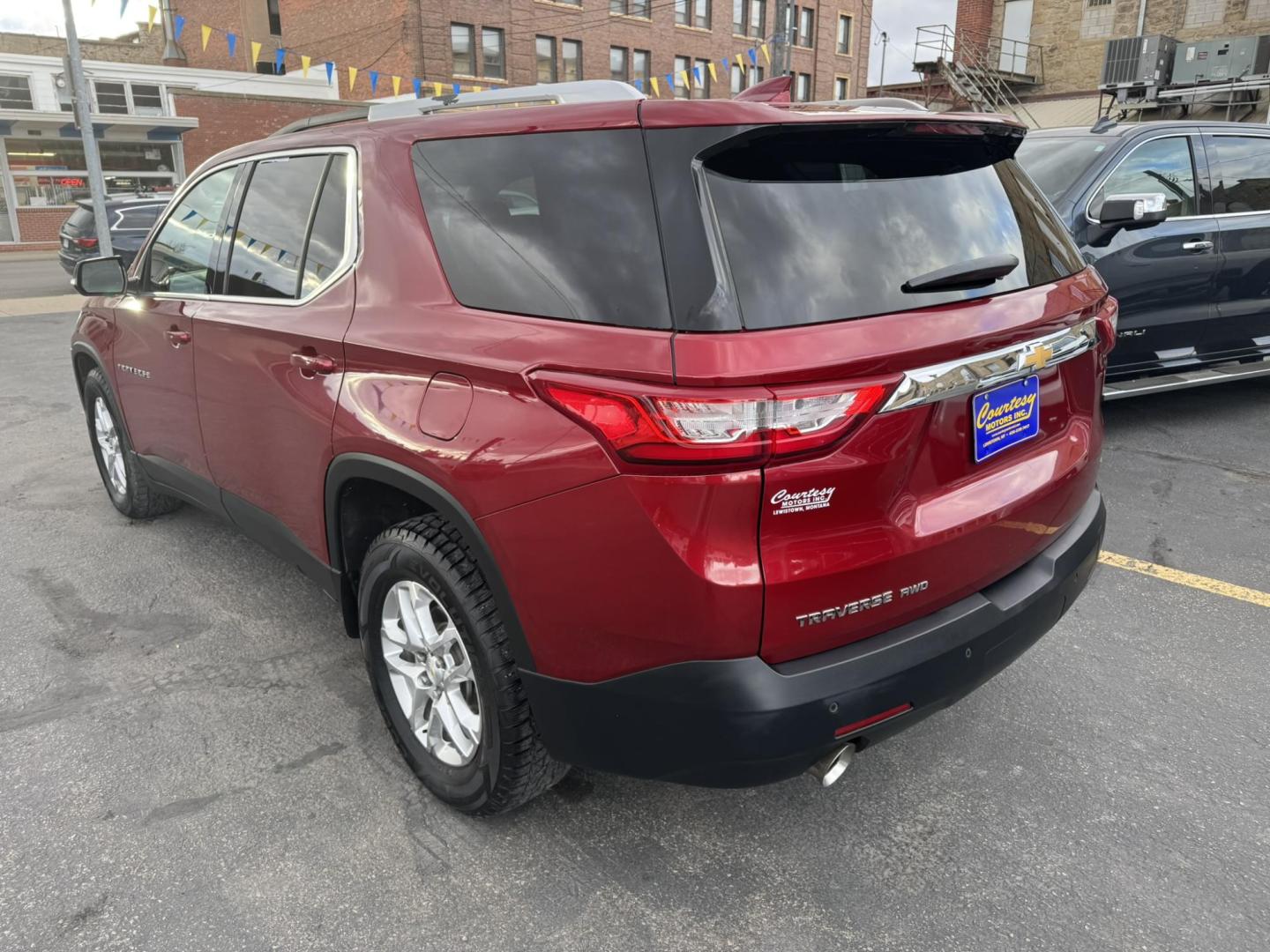 2018 Maroon /Grey Chevrolet Traverse LT Cloth AWD (1GNEVGKW4JJ) with an 3.6L V6 DOHC 24V engine, 9A transmission, located at 116 5th Avenue South, Lewistown, MT, 59457, 47.063877, -109.427879 - Nicely loaded local trade, economical AWD! - Photo#3