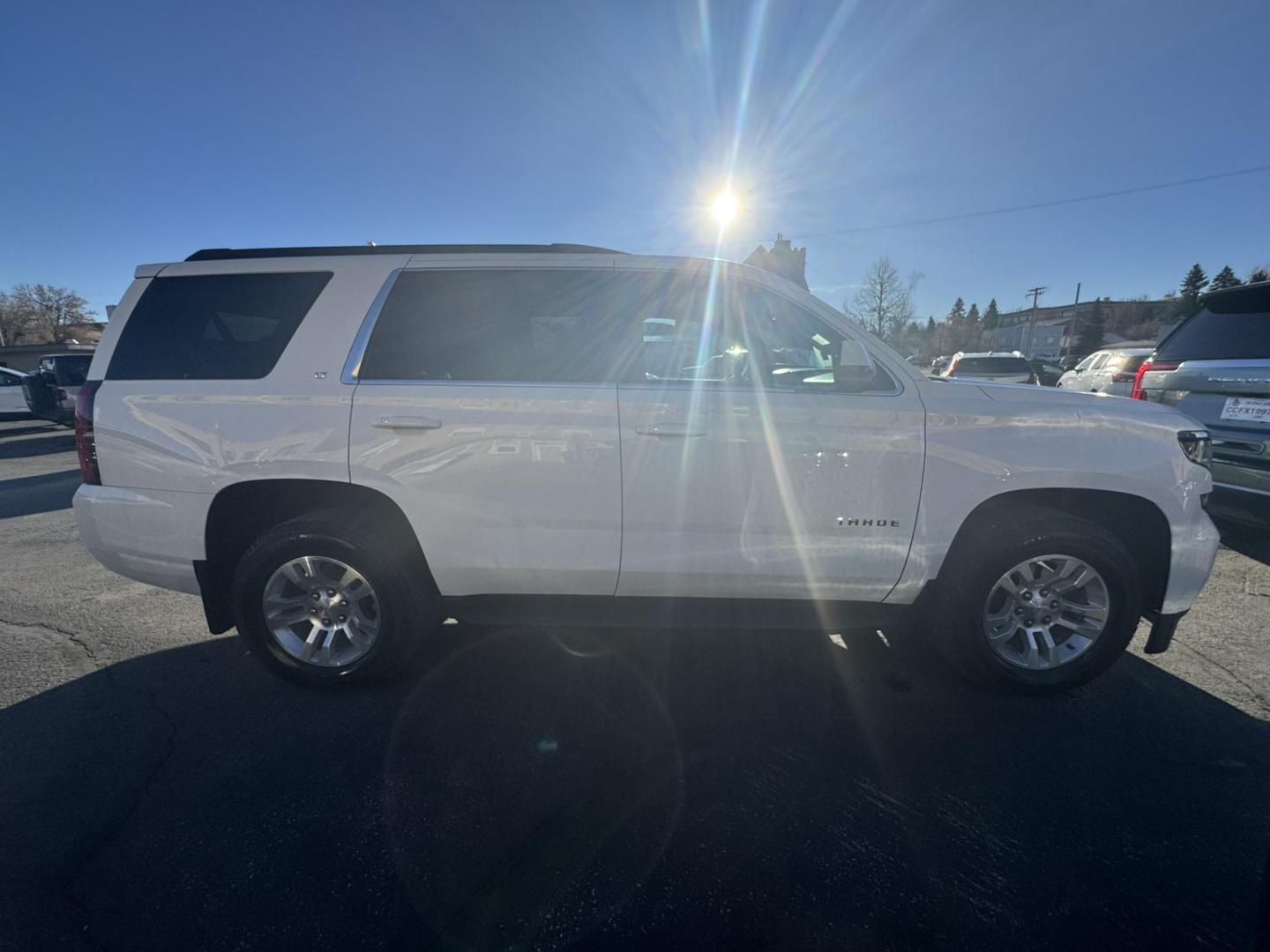 2020 WHITE /Tan Chevrolet Tahoe LT 4WD (1GNSKBKC1LR) with an 5.3L V8 OHV 16V engine, 6A transmission, located at 116 5th Avenue South, Lewistown, MT, 59457, 47.063877, -109.427879 - Clean, One Owner Carfax on this well maintained local trade! - Photo#1